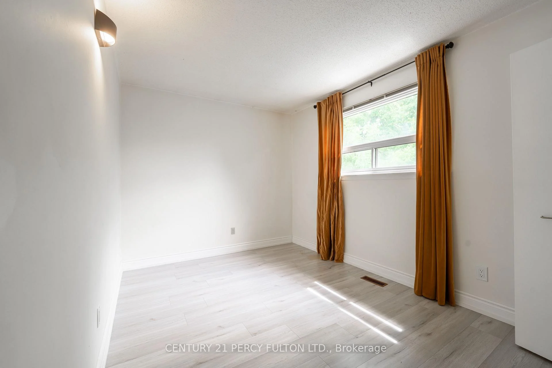 Photo 18 of Unit upper, 57 Lillooet Crescent, Richmond Hill, North Richvale — HOMEH