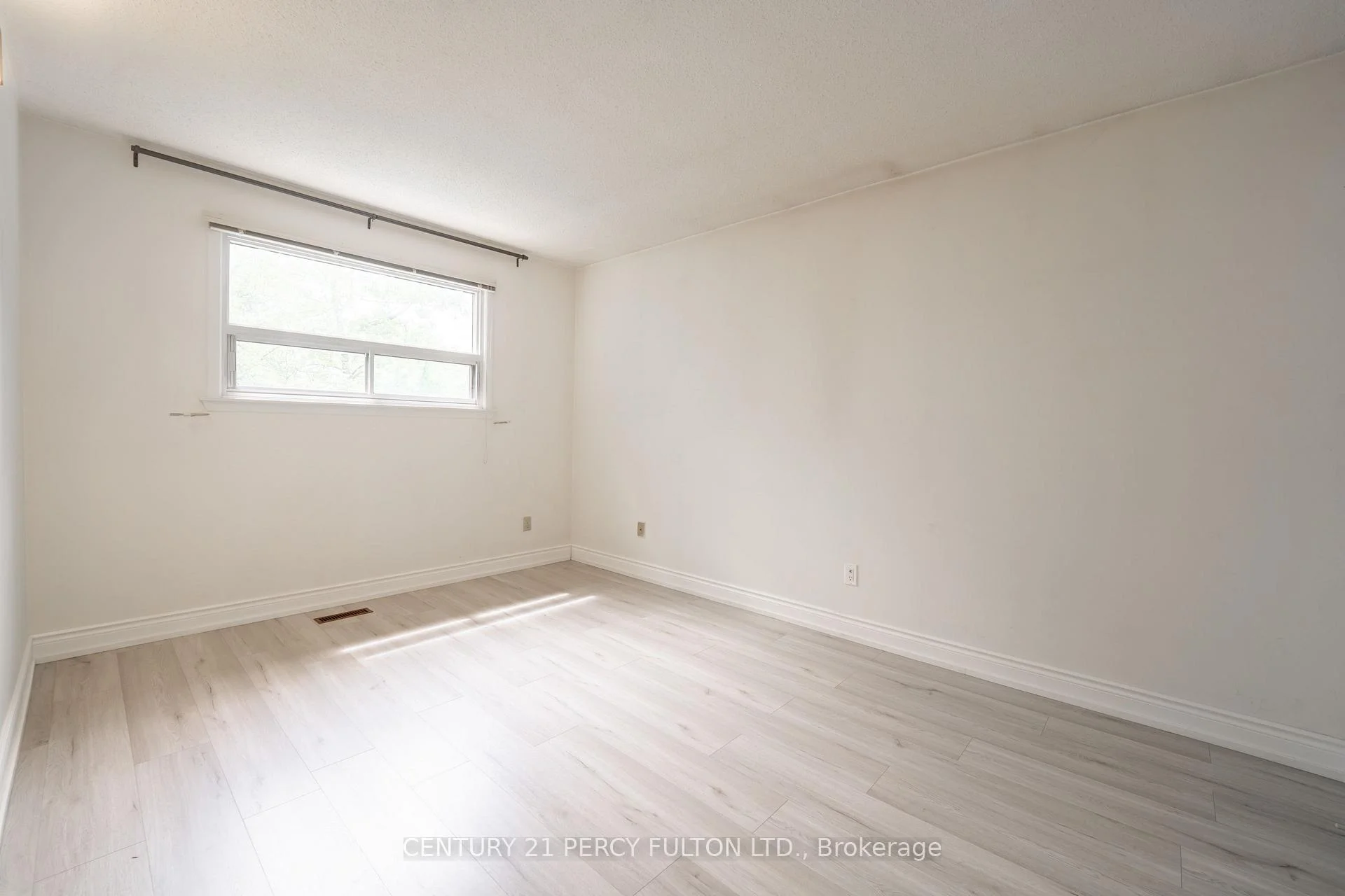 Photo 20 of Unit upper, 57 Lillooet Crescent, Richmond Hill, North Richvale — HOMEH