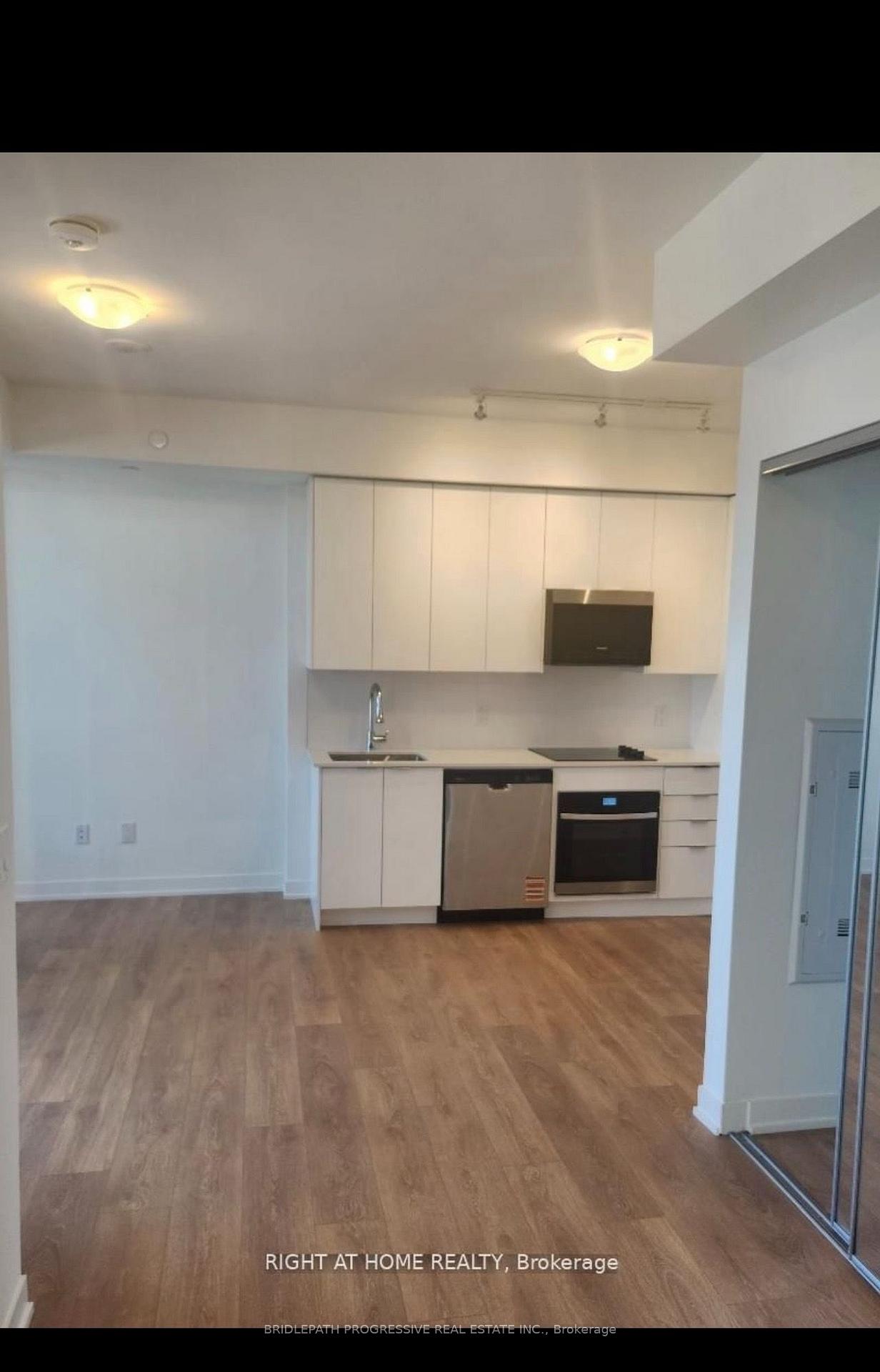 Photo 3 of 10 Abeja Street, Vaughan, Concord — HOMEH