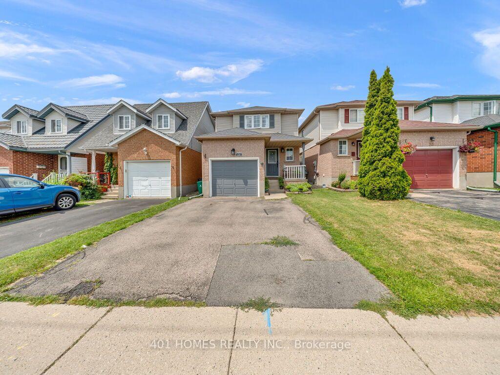 Photo 2 of 37 Activa Avenue, Kitchener, Laurentian Hills — HOMEH