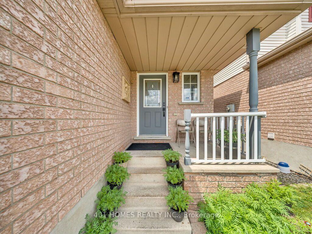Photo 4 of 37 Activa Avenue, Kitchener, Laurentian Hills — HOMEH