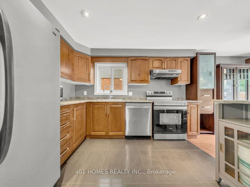 Photo 10 of 37 Activa Avenue, Kitchener, Laurentian Hills — HOMEH