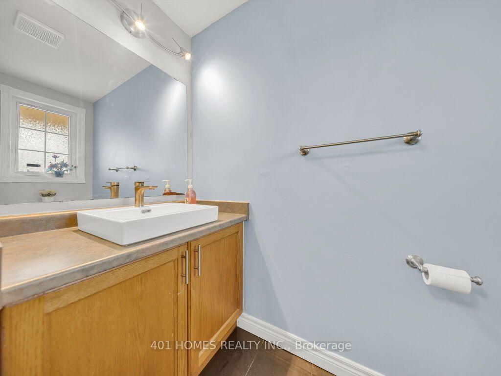 Photo 17 of 37 Activa Avenue, Kitchener, Laurentian Hills — HOMEH