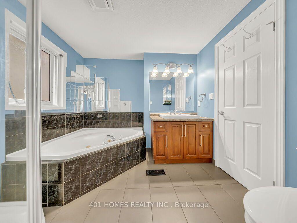 Photo 23 of 37 Activa Avenue, Kitchener, Laurentian Hills — HOMEH