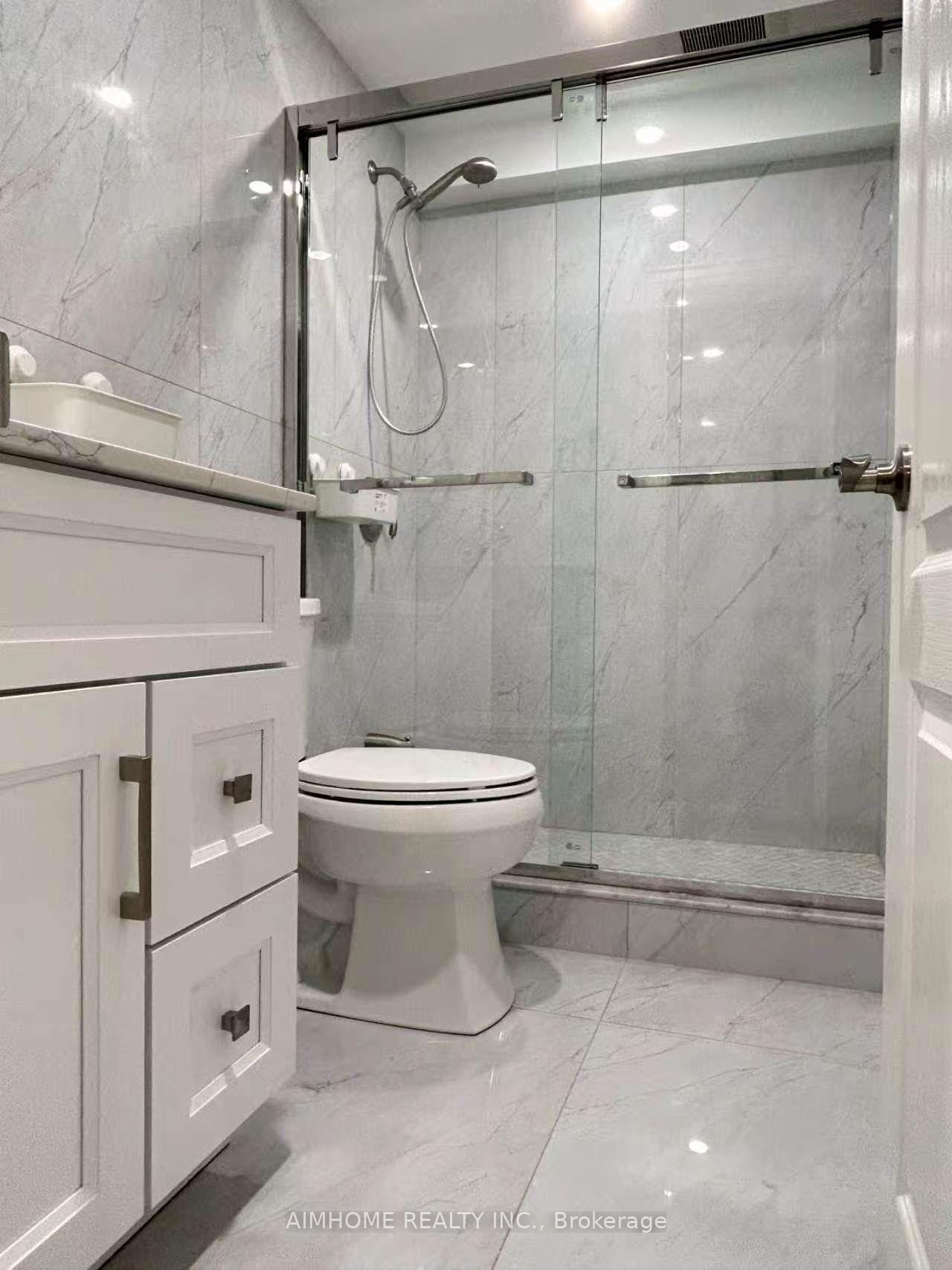Photo 2 of 130 Village Gate Drive, Markham, Cachet — HOMEH