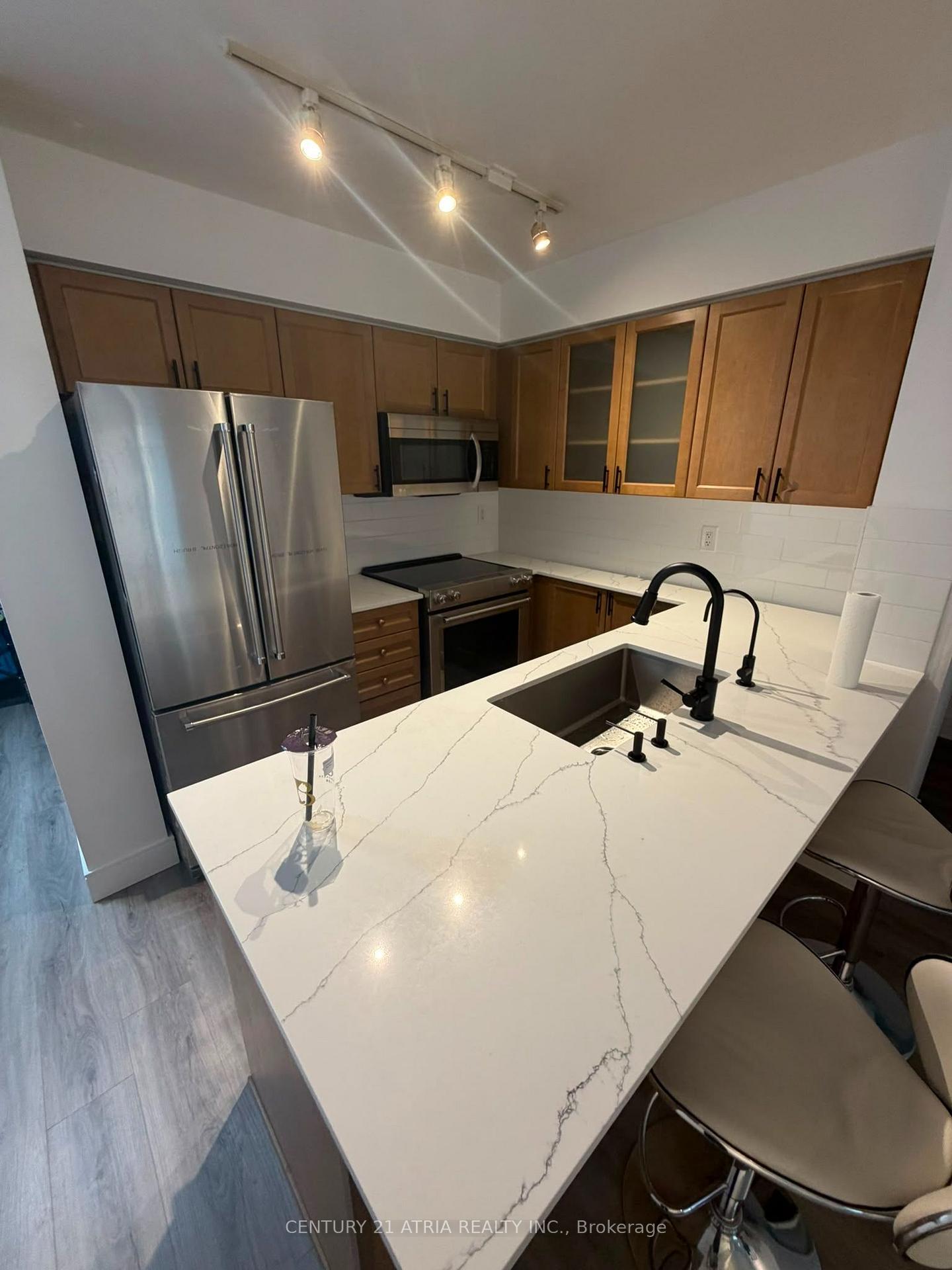 Photo 7 of Unit 1007, 761 Bay Street, Toronto, Bay Street Corridor — HOMEH