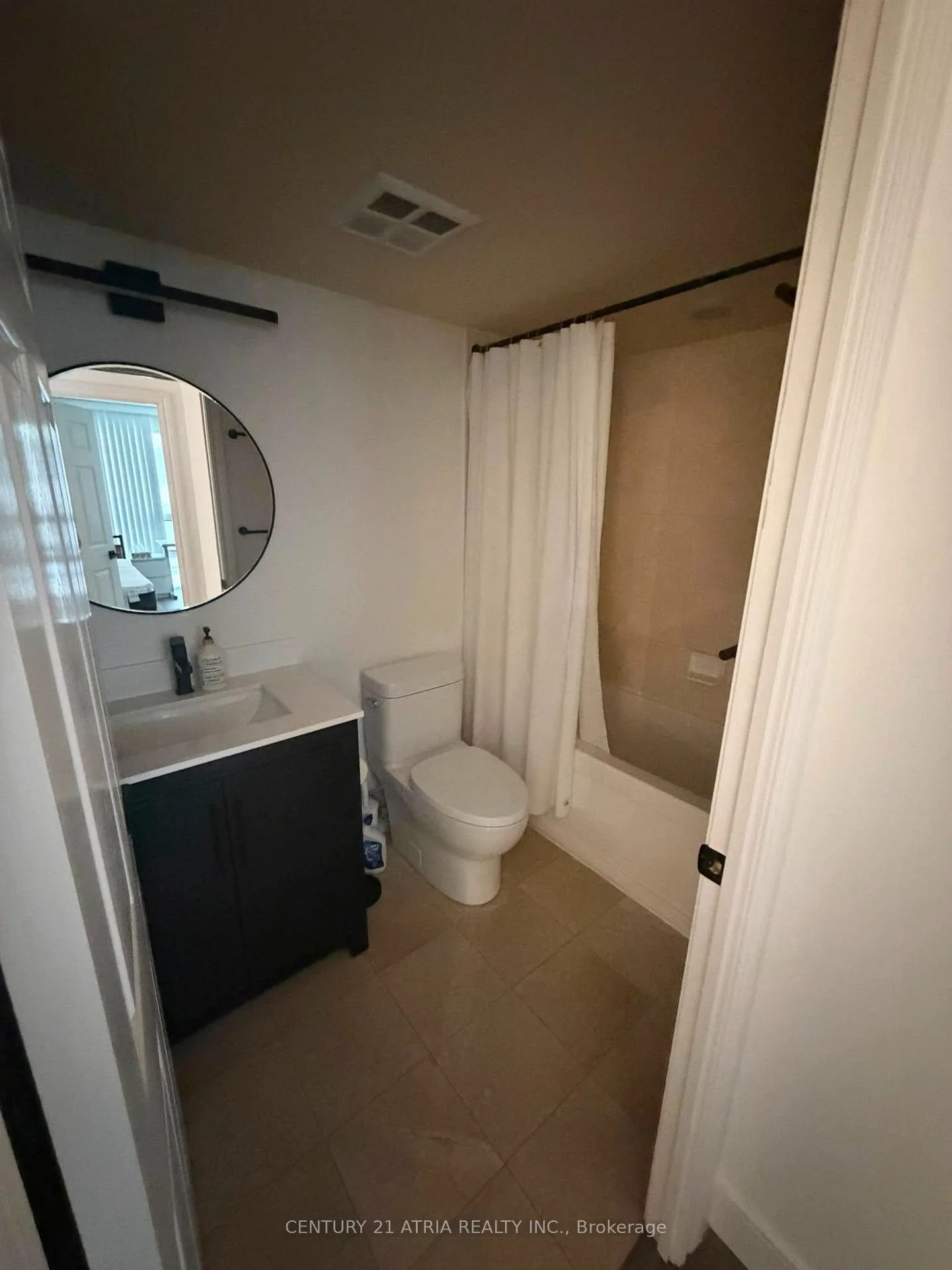 Photo 4 of Unit 1007, 761 Bay Street, Toronto, Bay Street Corridor — HOMEH