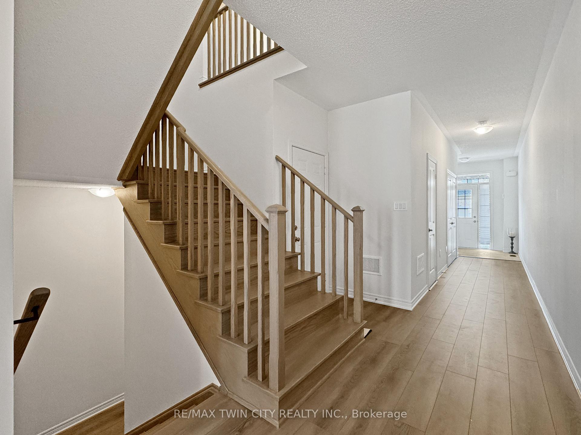 Photo 5 of 82 Gledhill Crescent, Cambridge, Little's Corners — HOMEH