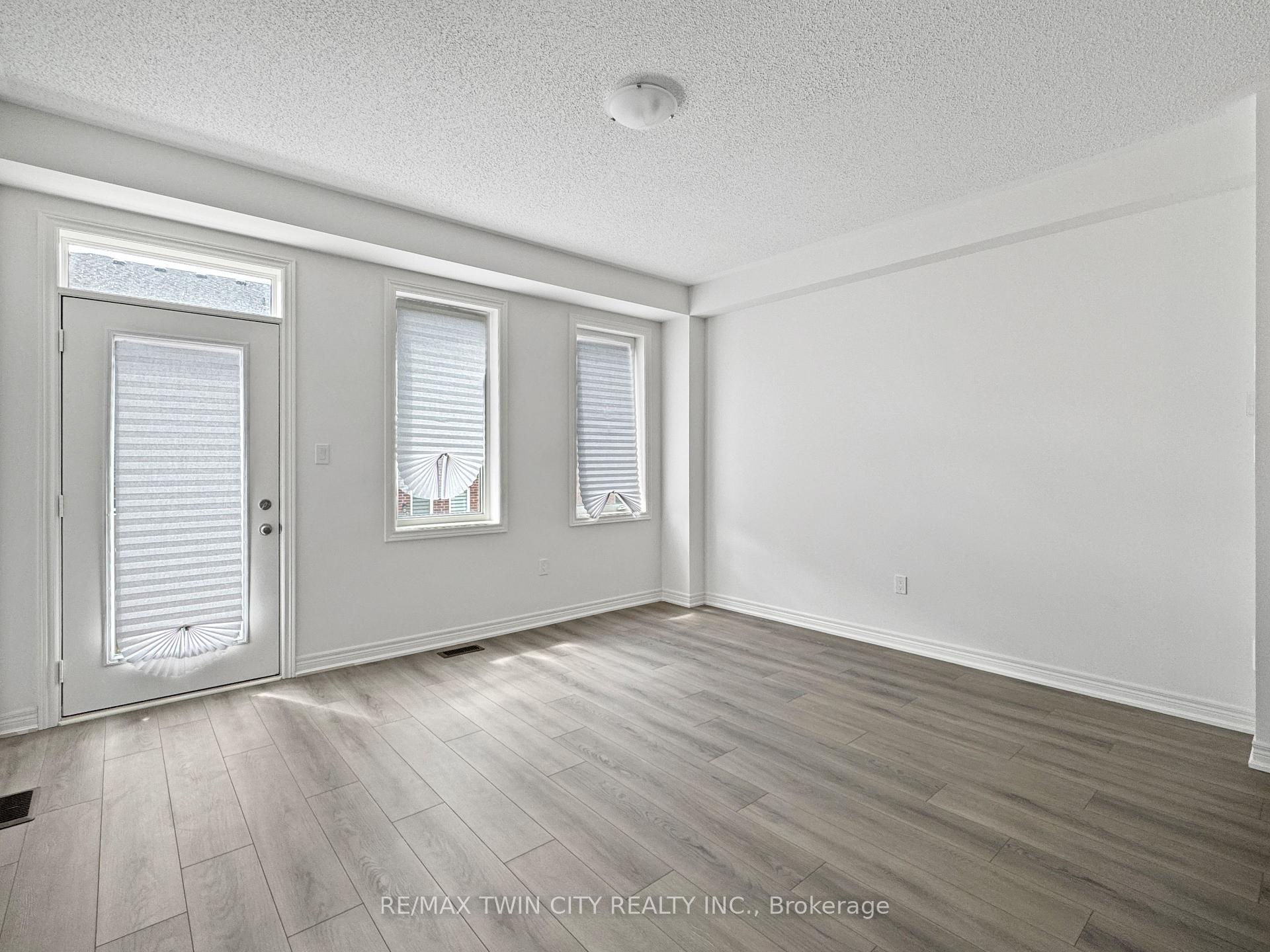 Photo 14 of 82 Gledhill Crescent, Cambridge, Little's Corners — HOMEH
