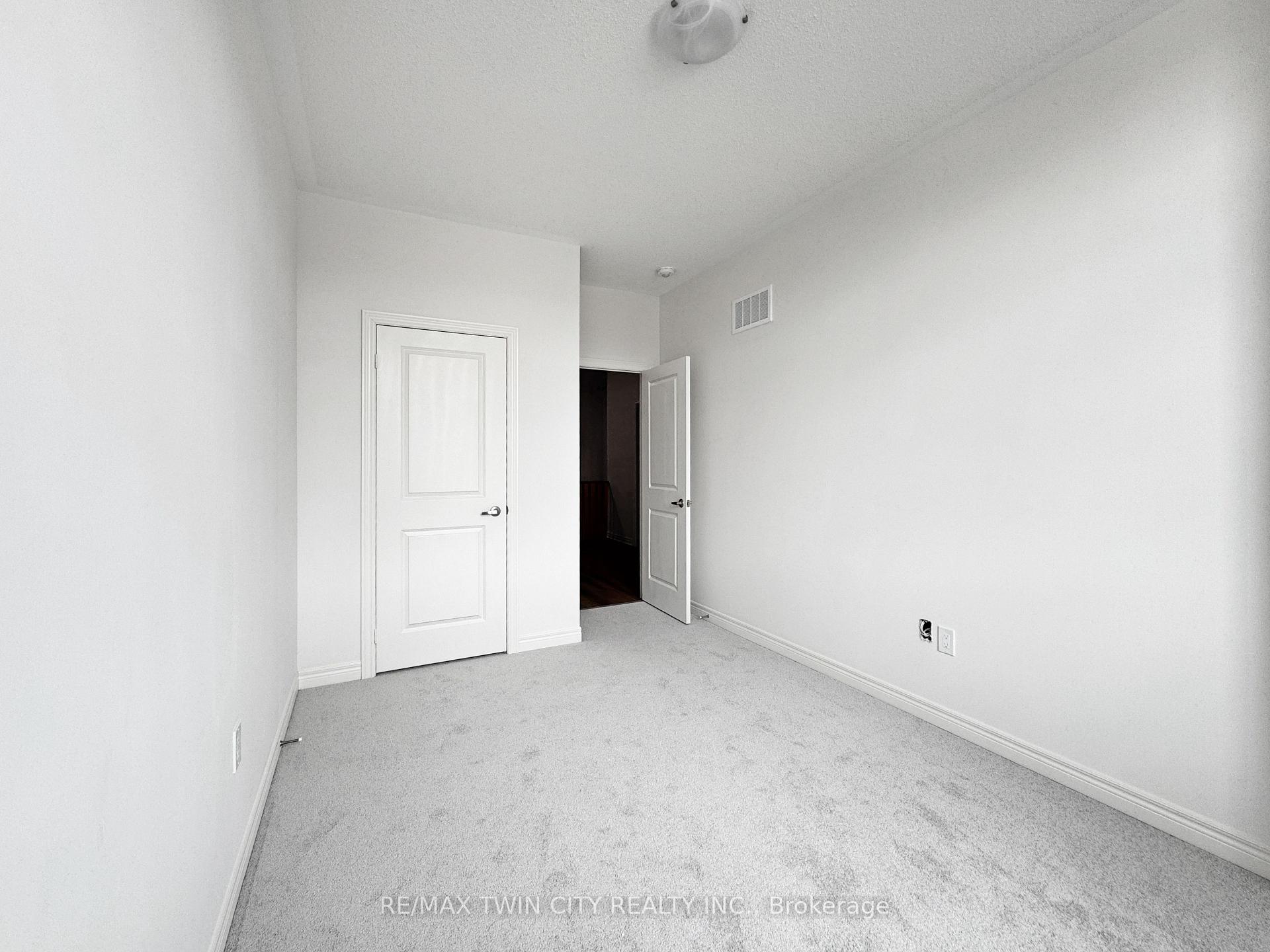Photo 37 of 82 Gledhill Crescent, Cambridge, Little's Corners — HOMEH