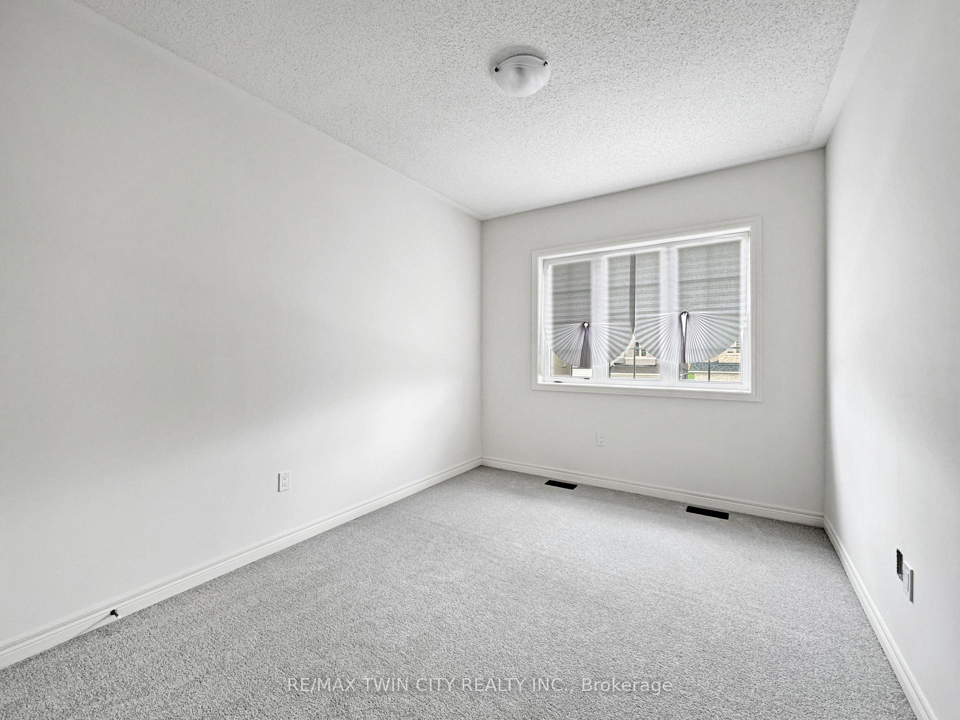 Photo 38 of 82 Gledhill Crescent, Cambridge, Little's Corners — HOMEH