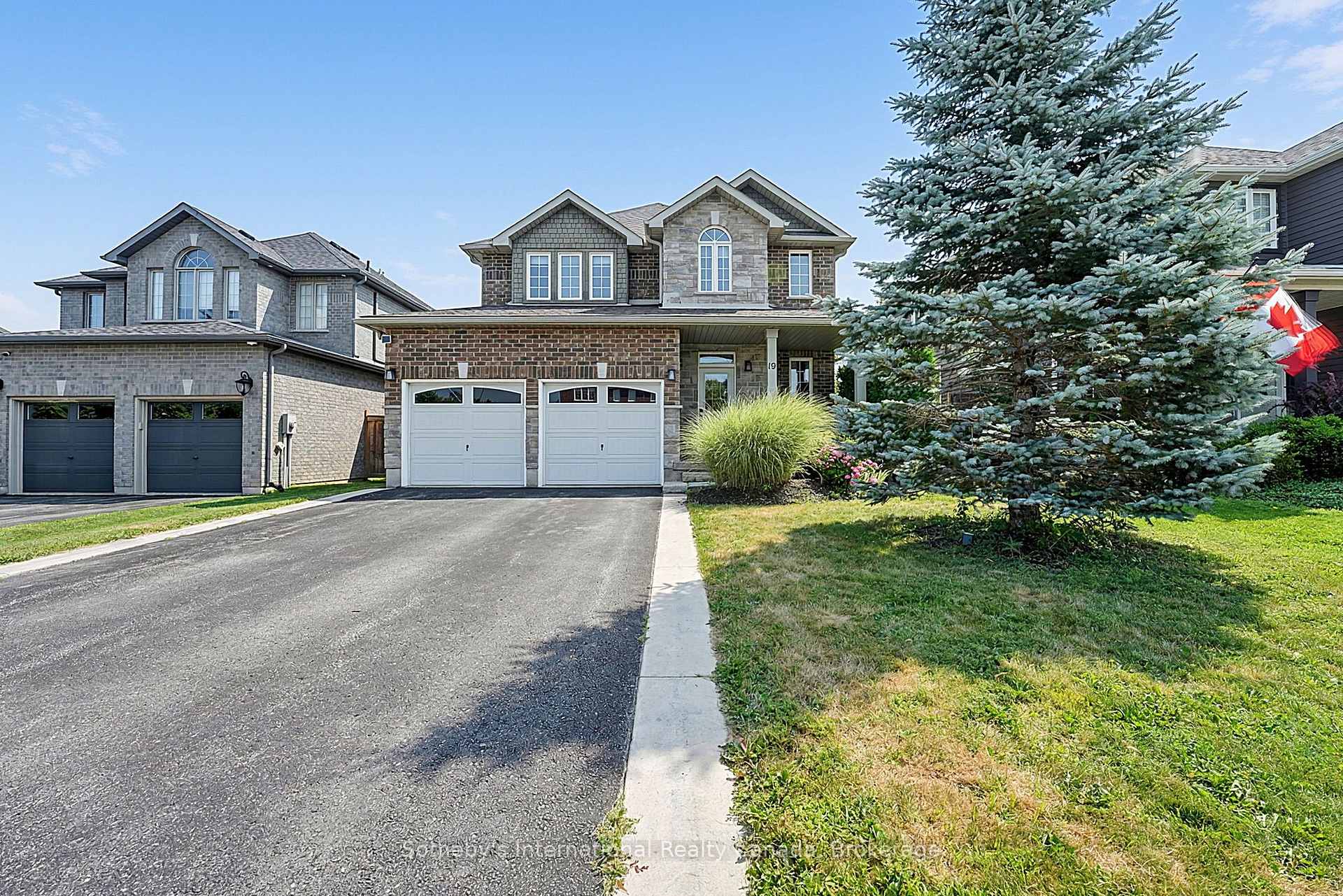 Photo 2 of 19 Garbutt Crescent, Collingwood — HOMEH
