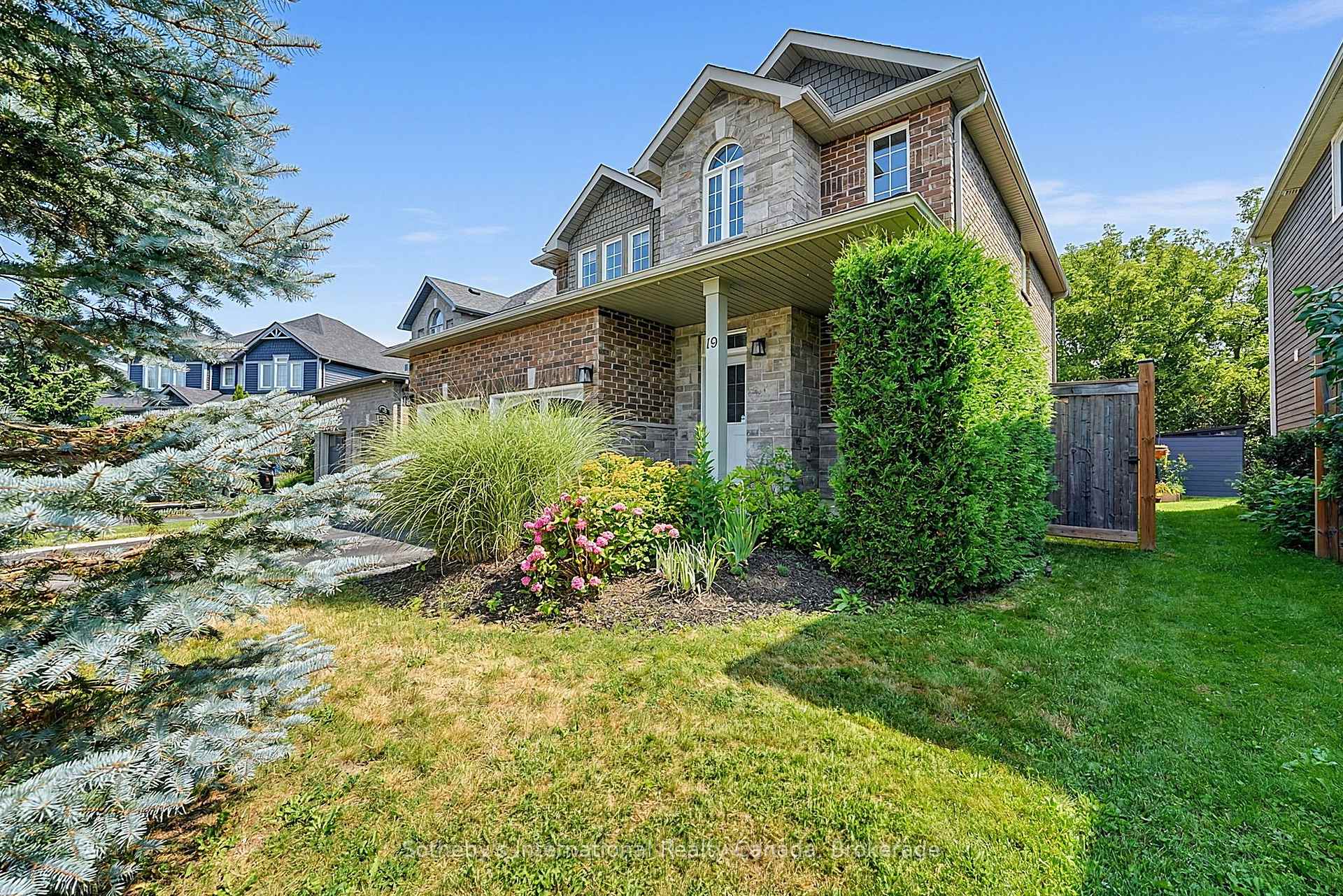 Photo 3 of 19 Garbutt Crescent, Collingwood — HOMEH