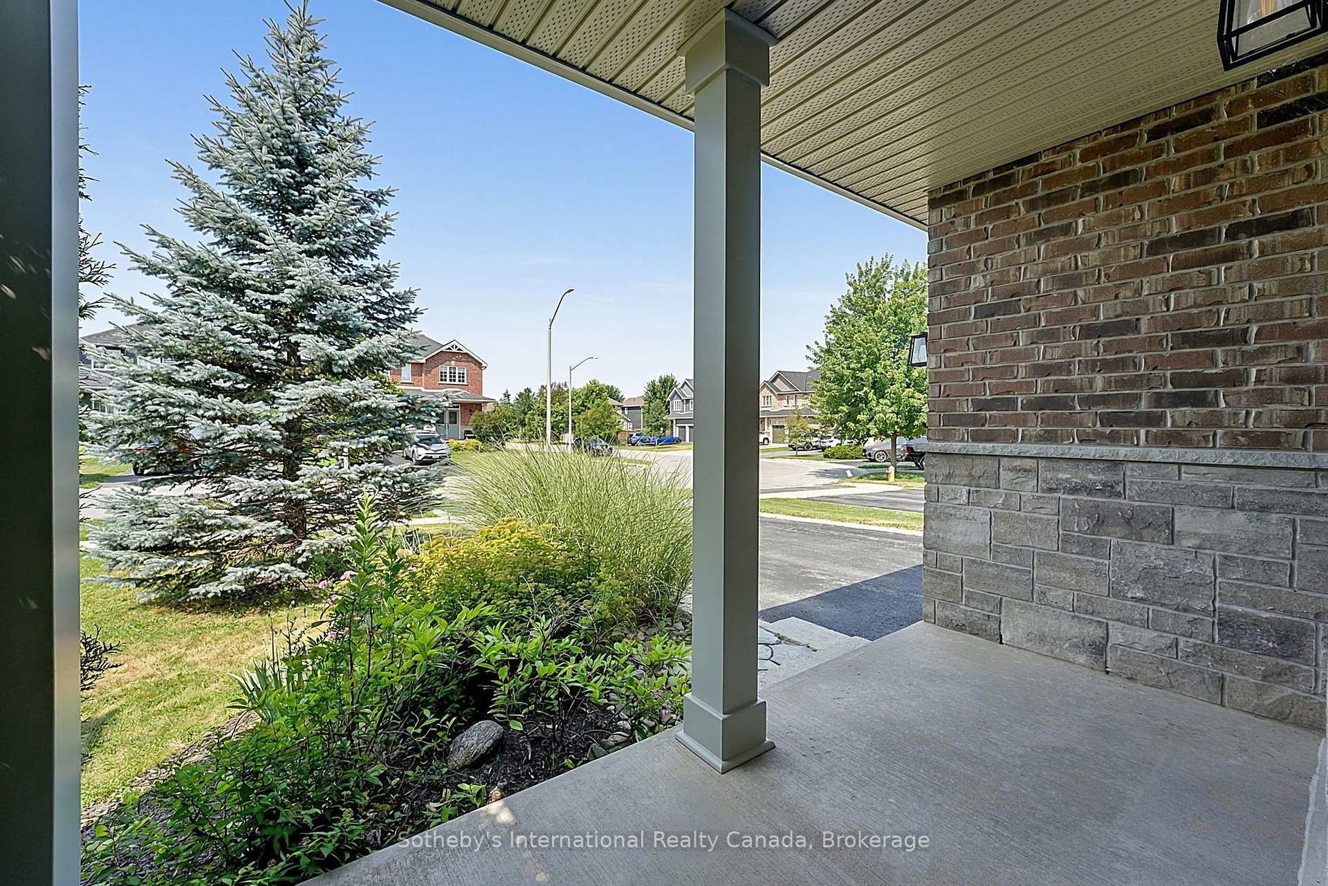 Photo 5 of 19 Garbutt Crescent, Collingwood — HOMEH