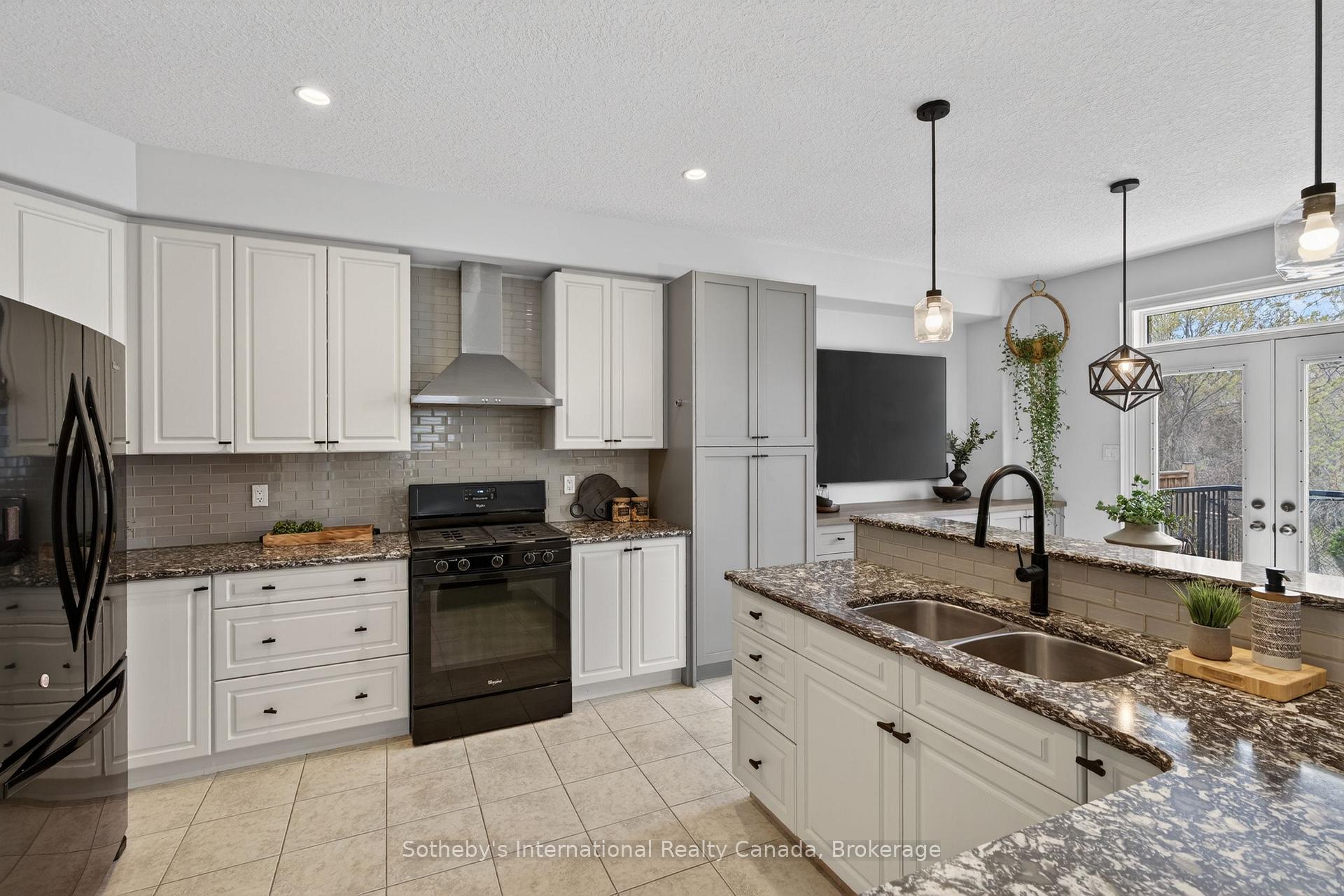 Photo 12 of 19 Garbutt Crescent, Collingwood — HOMEH