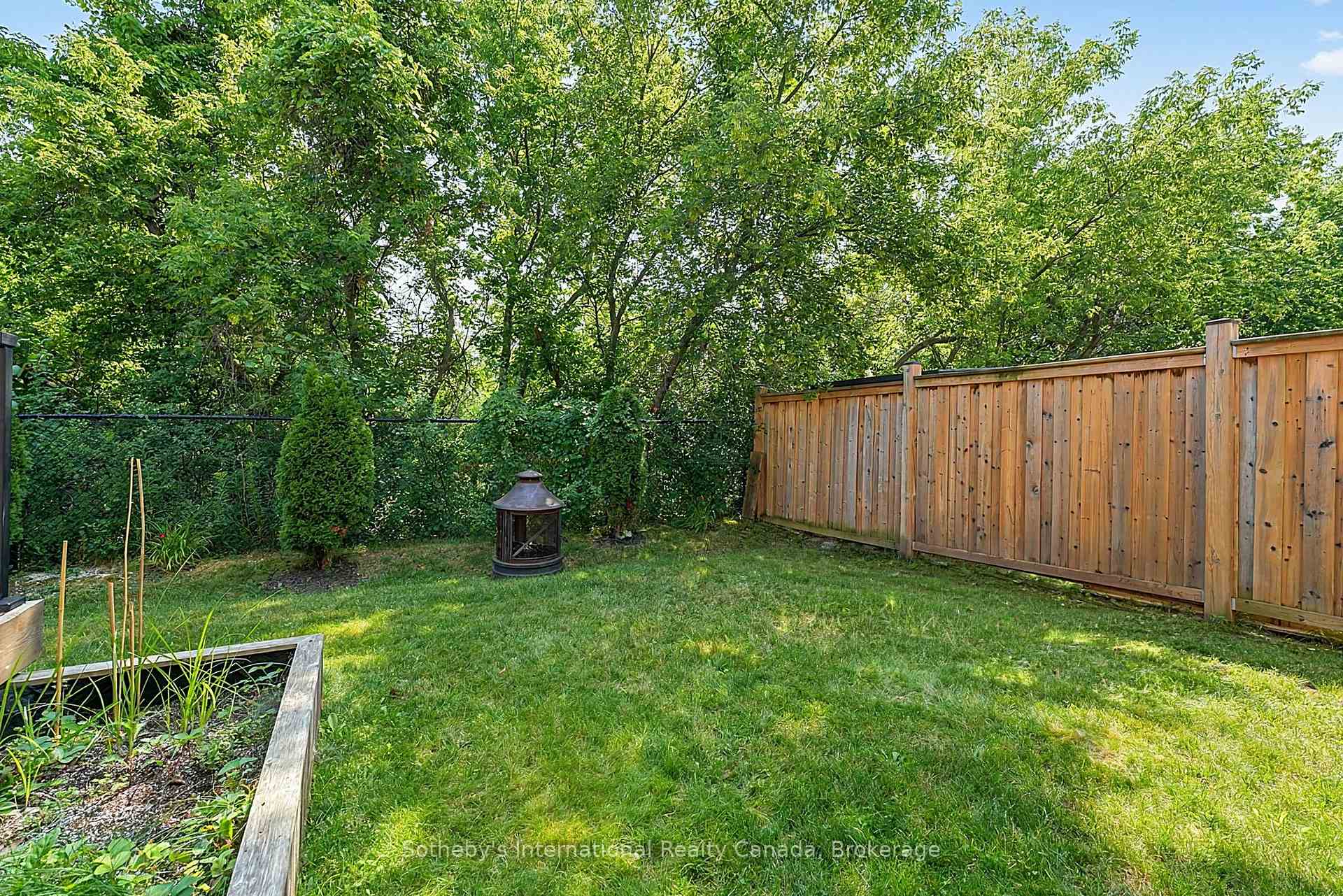 Photo 39 of 19 Garbutt Crescent, Collingwood — HOMEH