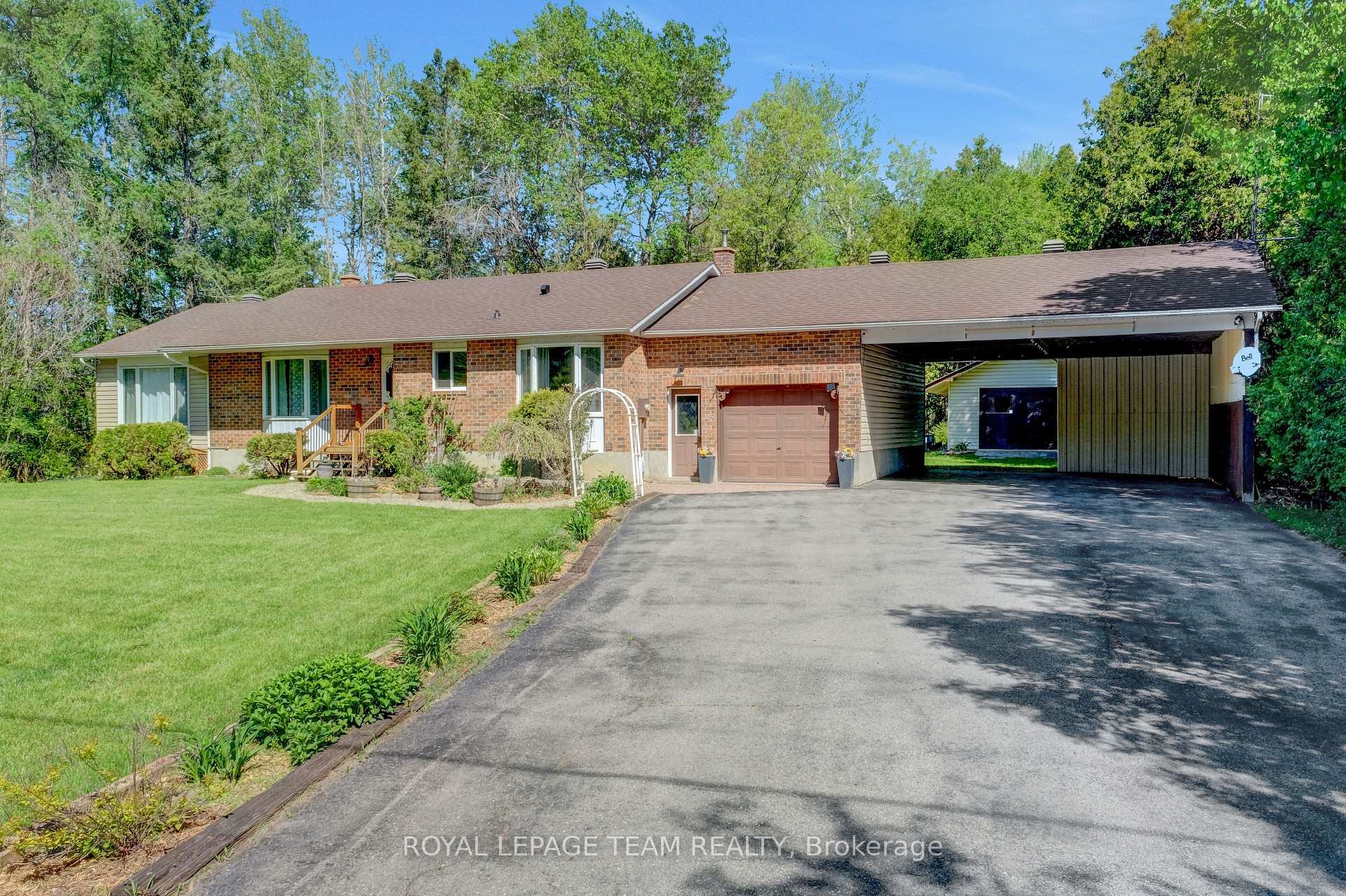 Photo 2 of 13025 Mackenzie Road, South Dundas, South Dundas (Williamsburgh) Twp — HOMEH