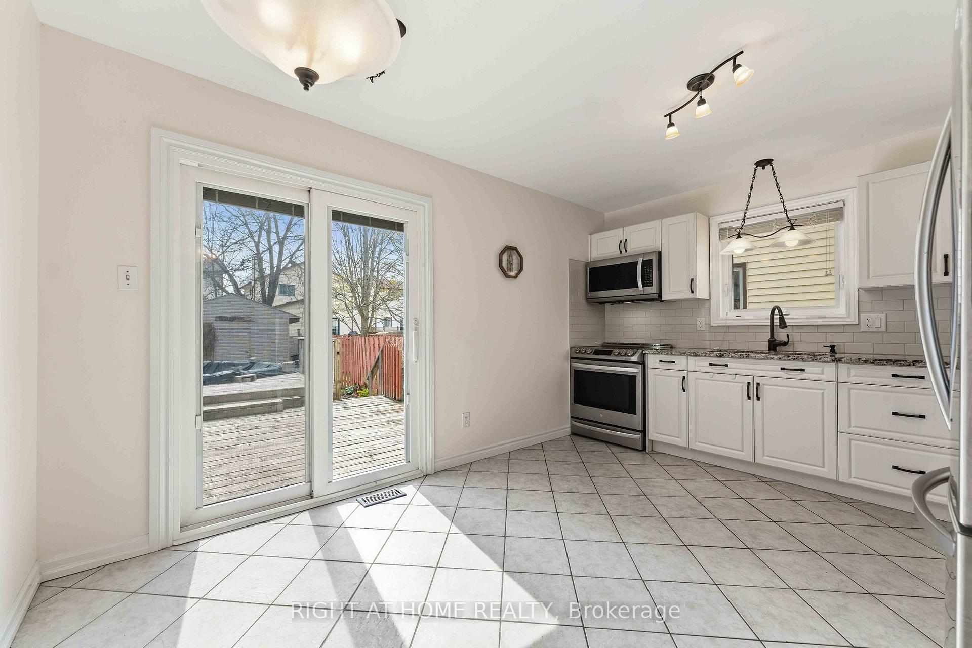 Photo 12 of 26 Denham Way, Ottawa, Stittsville (Central) — HOMEH