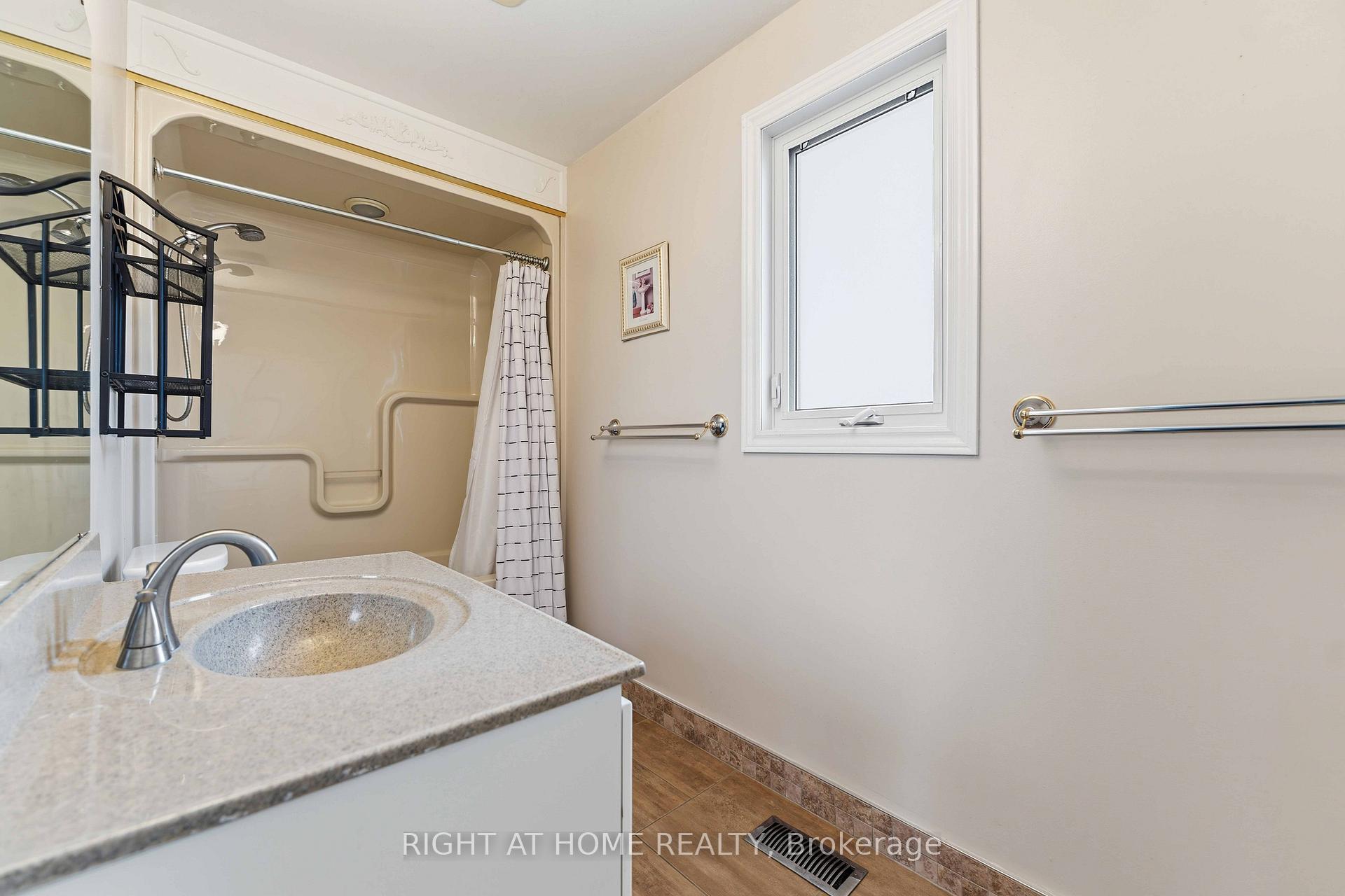 Photo 21 of 26 Denham Way, Ottawa, Stittsville (Central) — HOMEH