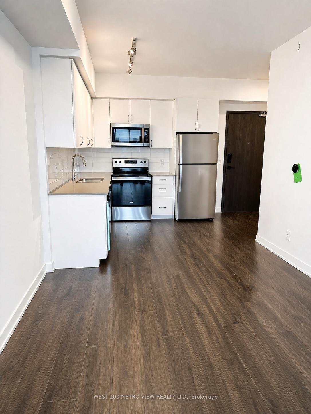 Photo 6 of Unit 704, 56 Lakeside Terrace, Barrie, Little Lake — HOMEH