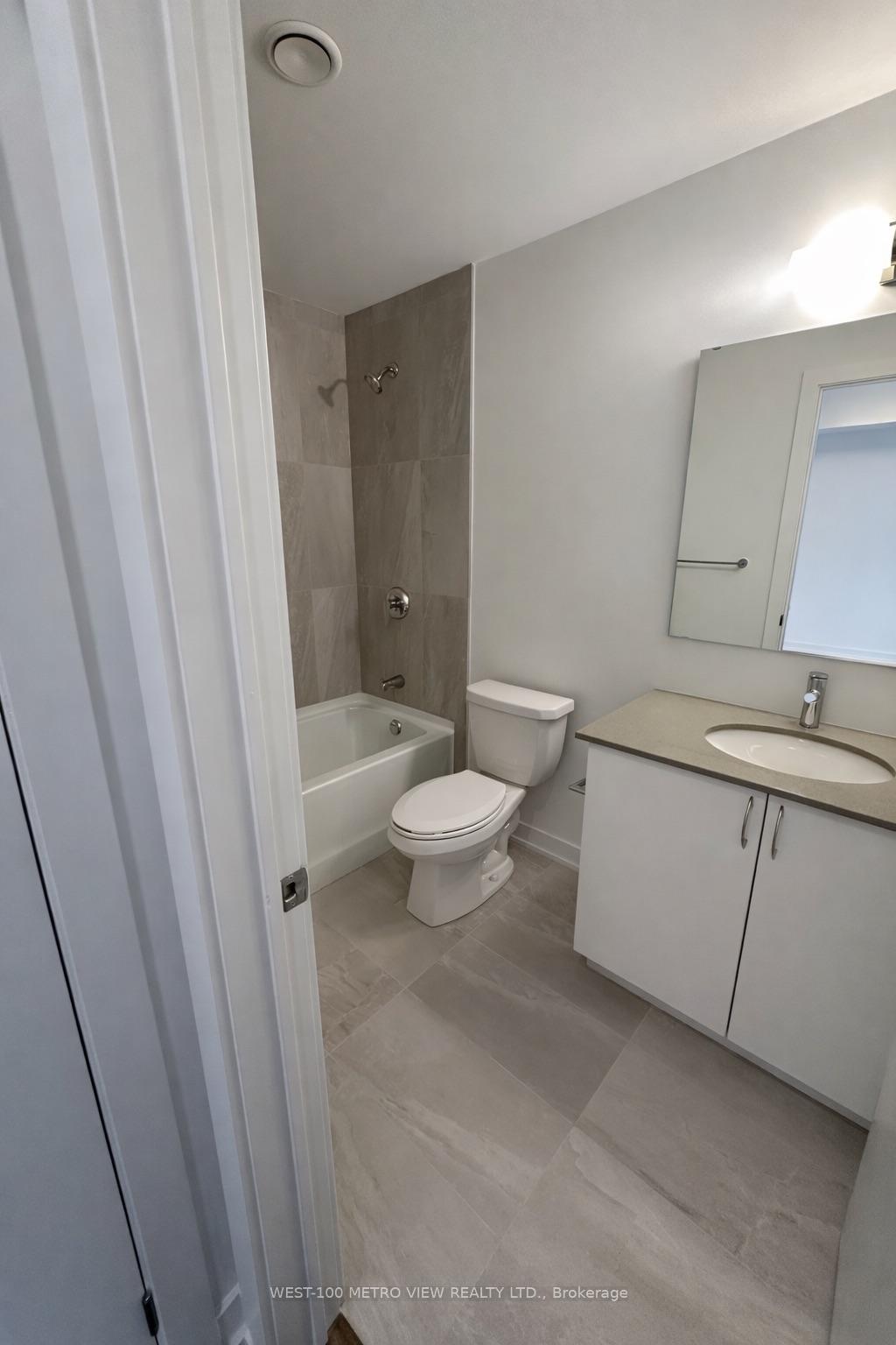 Photo 9 of Unit 704, 56 Lakeside Terrace, Barrie, Little Lake — HOMEH