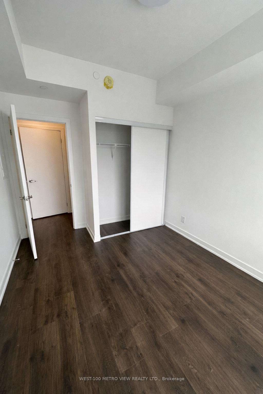 Photo 10 of Unit 704, 56 Lakeside Terrace, Barrie, Little Lake — HOMEH