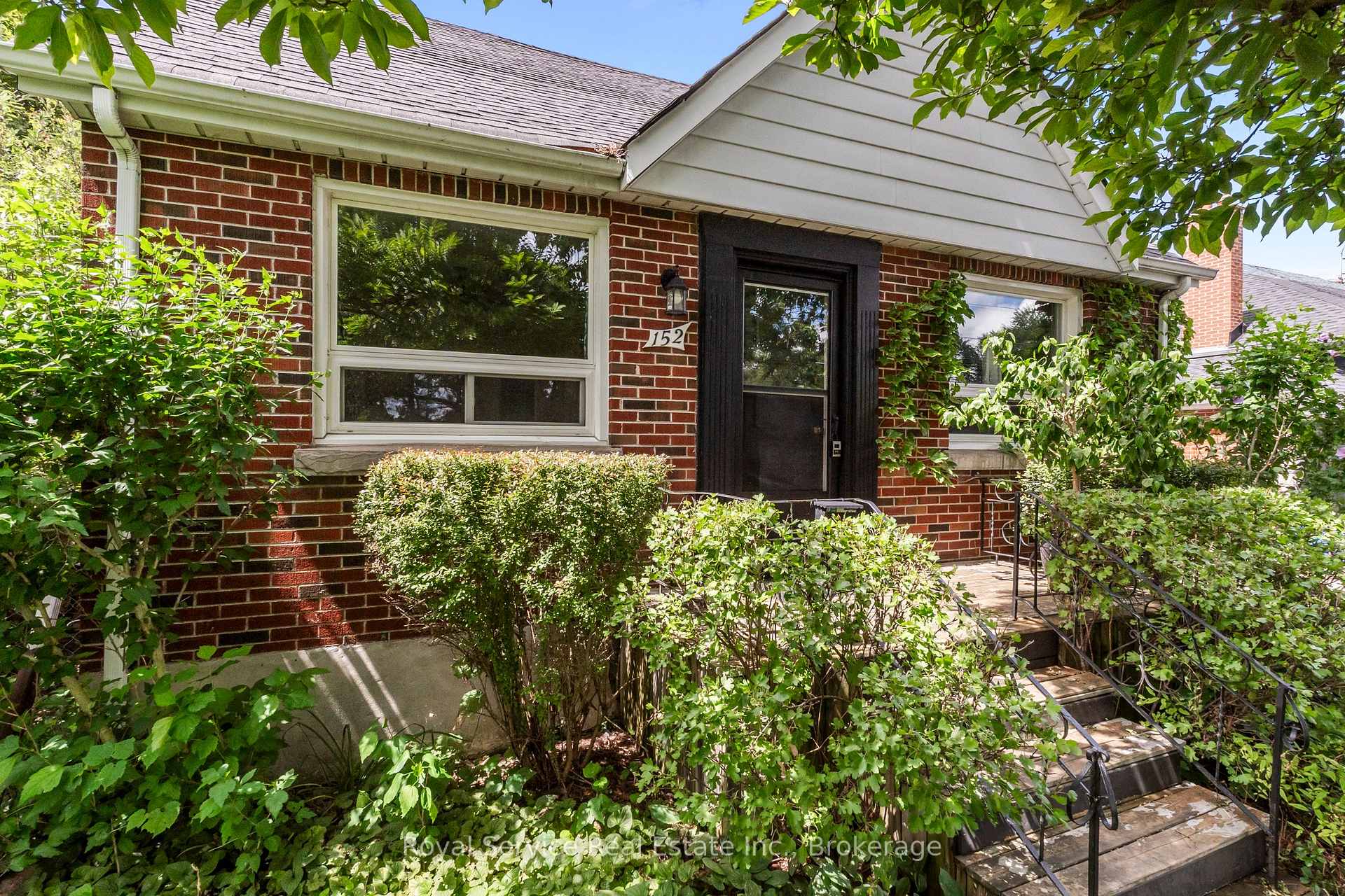 Photo 2 of 152 Harmony Road S, Oshawa, Donevan — HOMEH