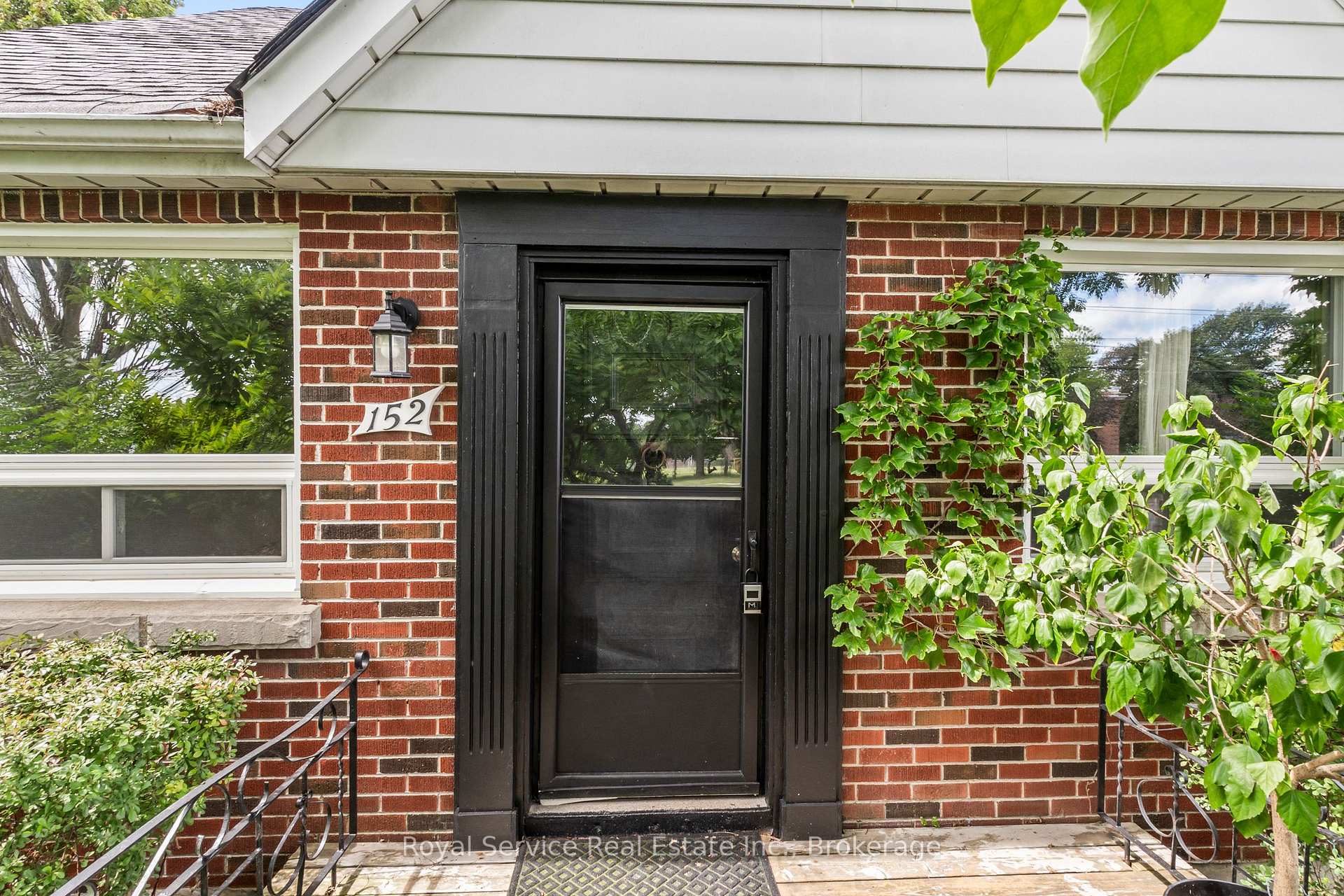 Photo 3 of 152 Harmony Road S, Oshawa, Donevan — HOMEH