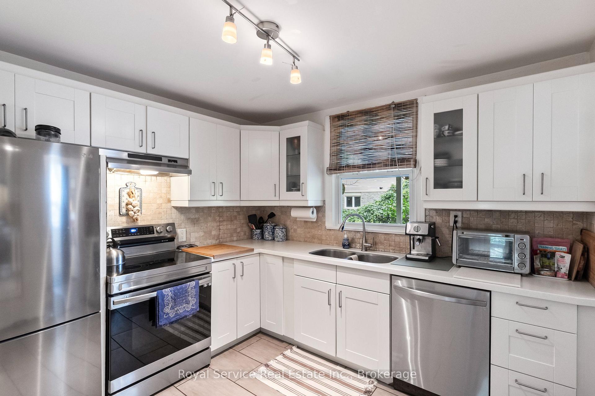 Photo 12 of 152 Harmony Road S, Oshawa, Donevan — HOMEH