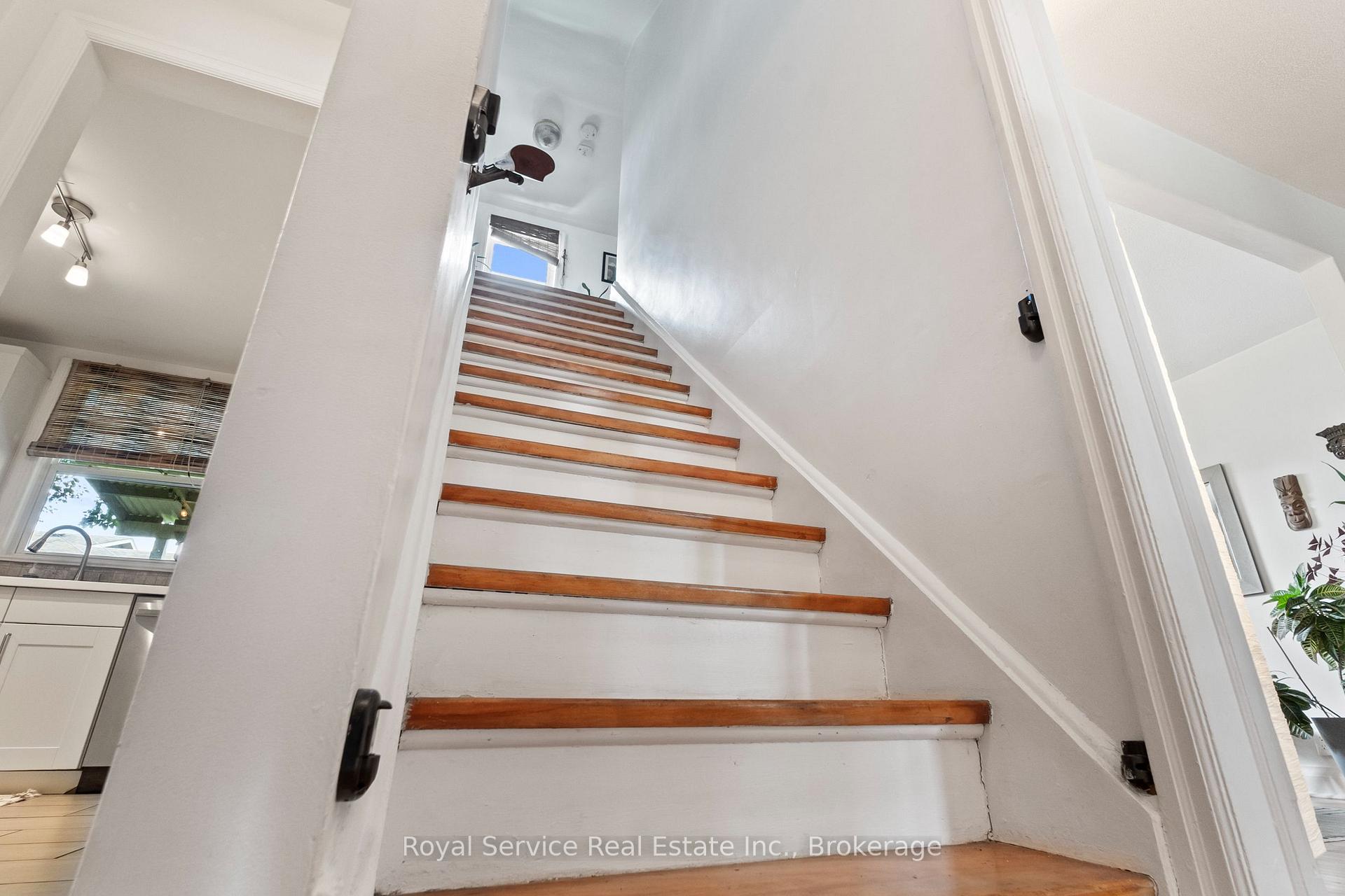 Photo 18 of 152 Harmony Road S, Oshawa, Donevan — HOMEH