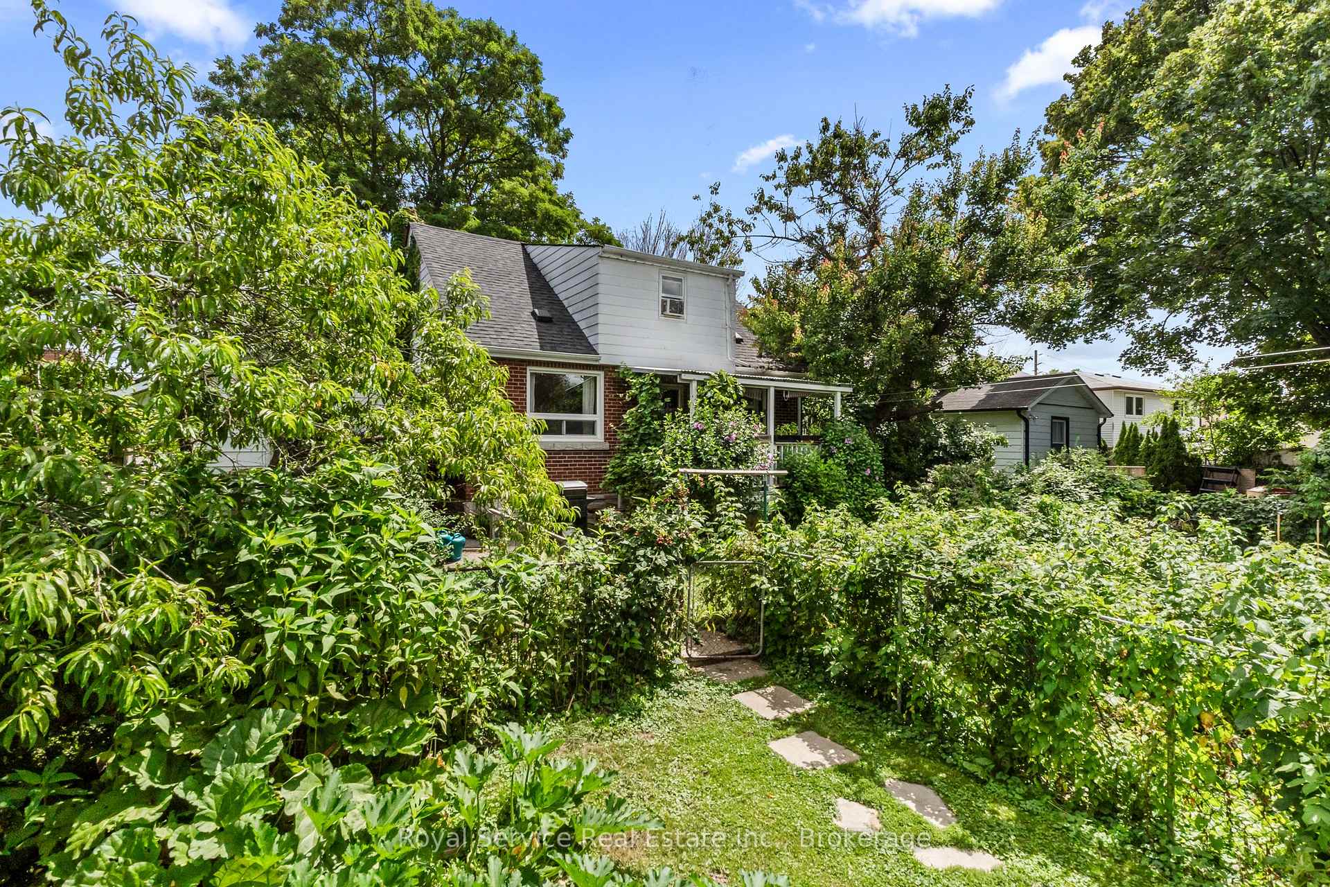 Photo 31 of 152 Harmony Road S, Oshawa, Donevan — HOMEH