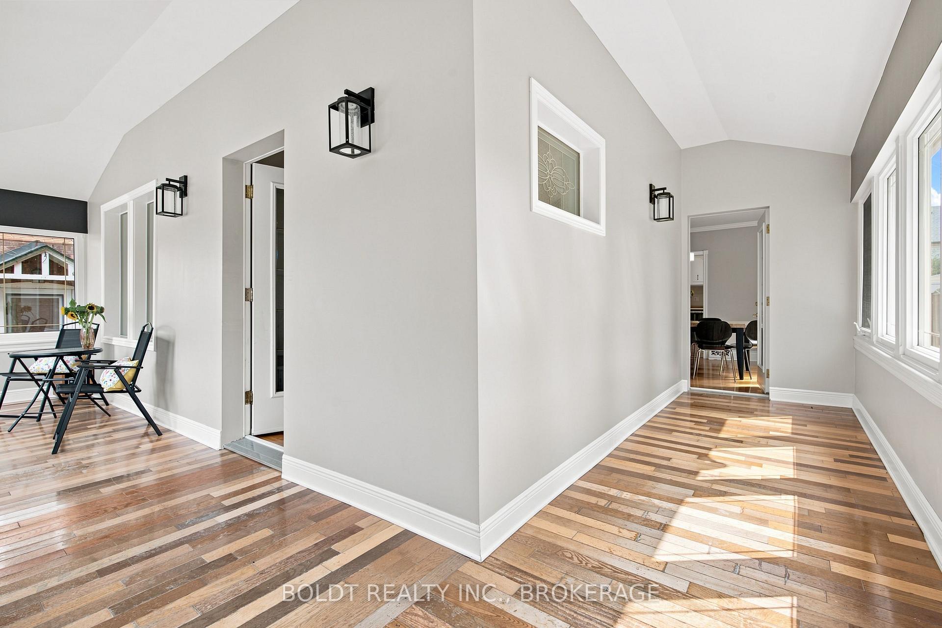 Photo 3 of 42 Thomas Street, St. Catharines, Downtown — HOMEH