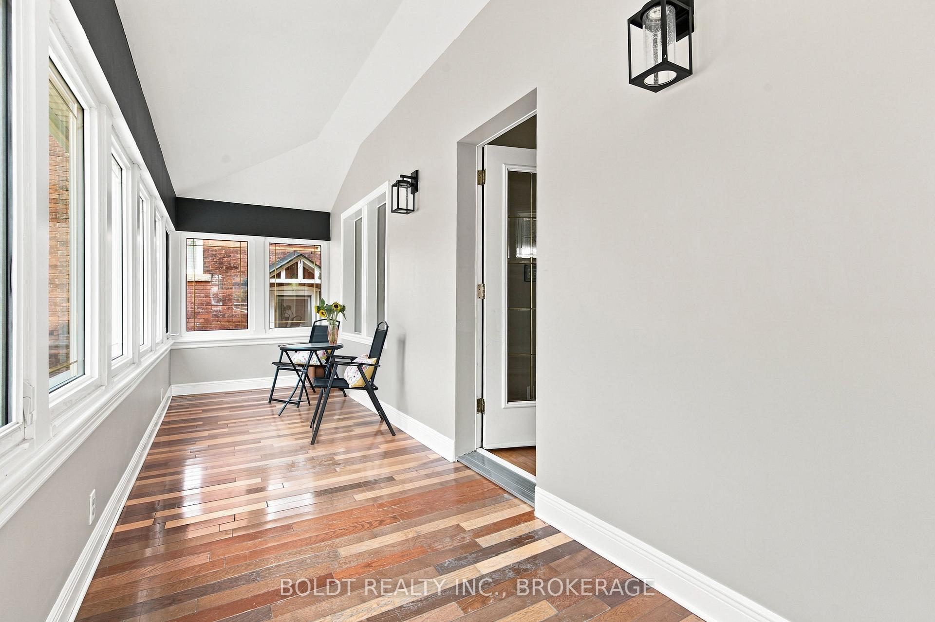 Photo 4 of 42 Thomas Street, St. Catharines, Downtown — HOMEH