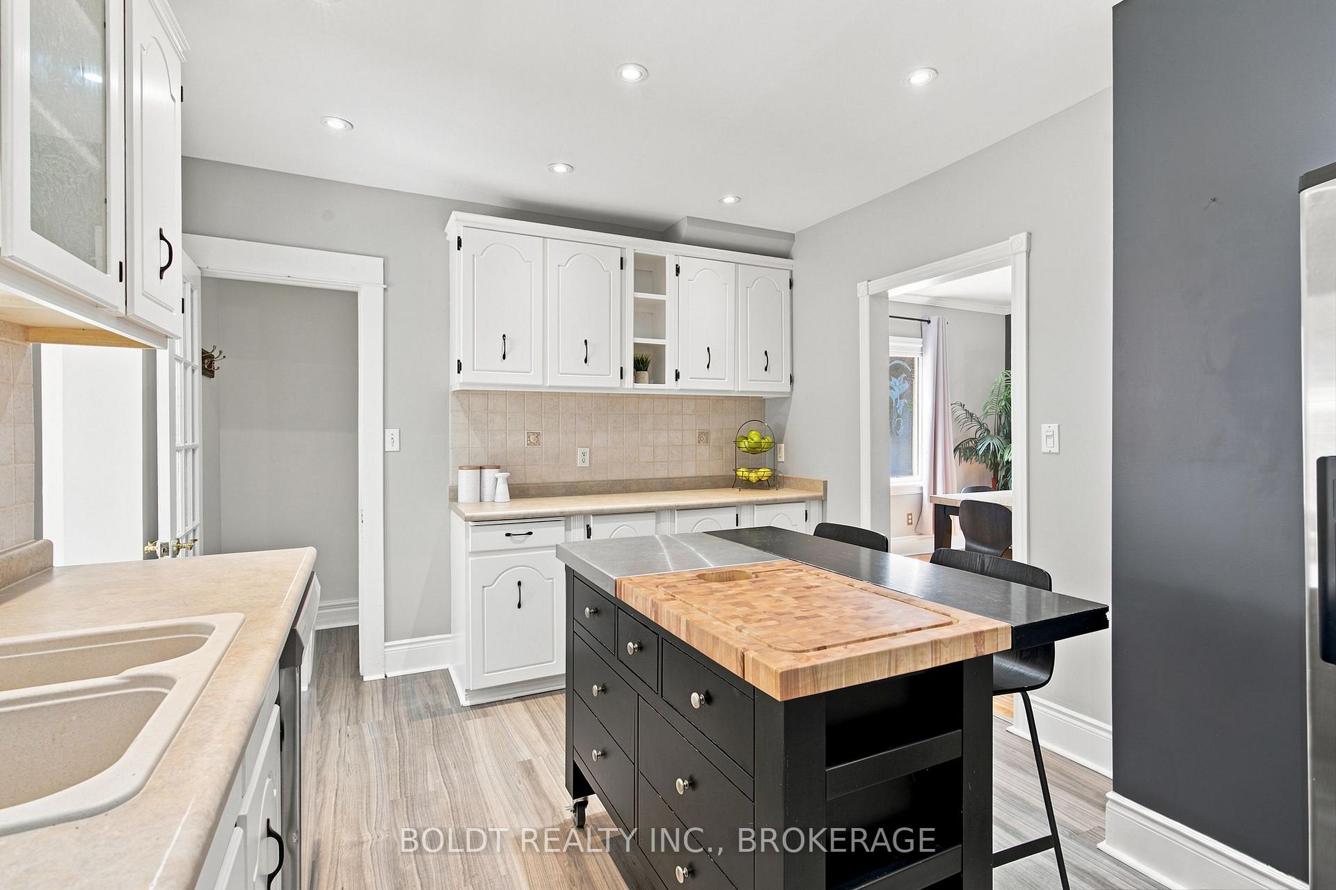 Photo 15 of 42 Thomas Street, St. Catharines, Downtown — HOMEH
