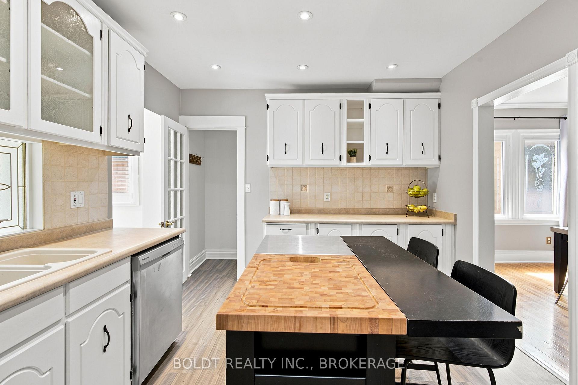 Photo 16 of 42 Thomas Street, St. Catharines, Downtown — HOMEH