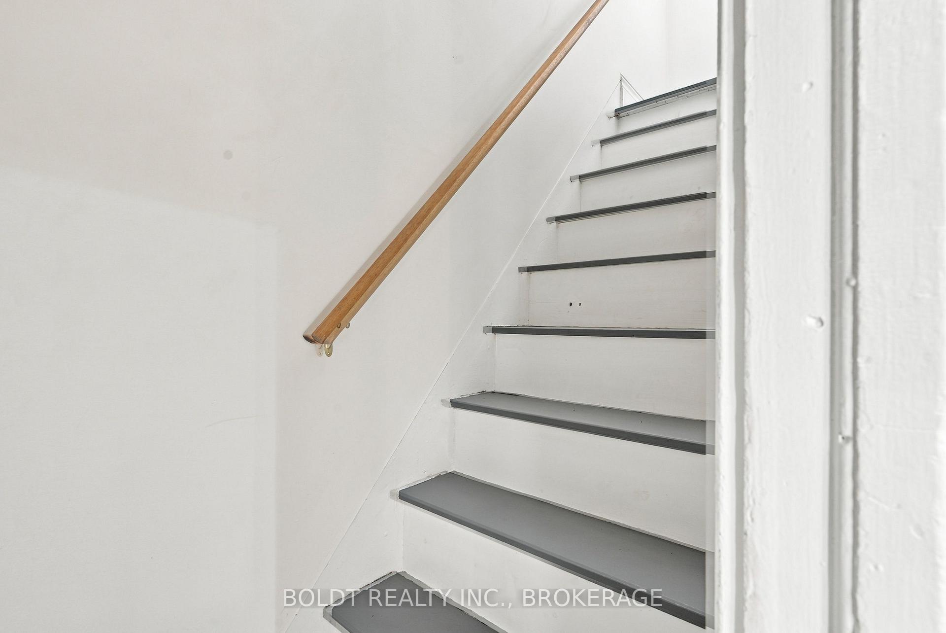 Photo 20 of 42 Thomas Street, St. Catharines, Downtown — HOMEH