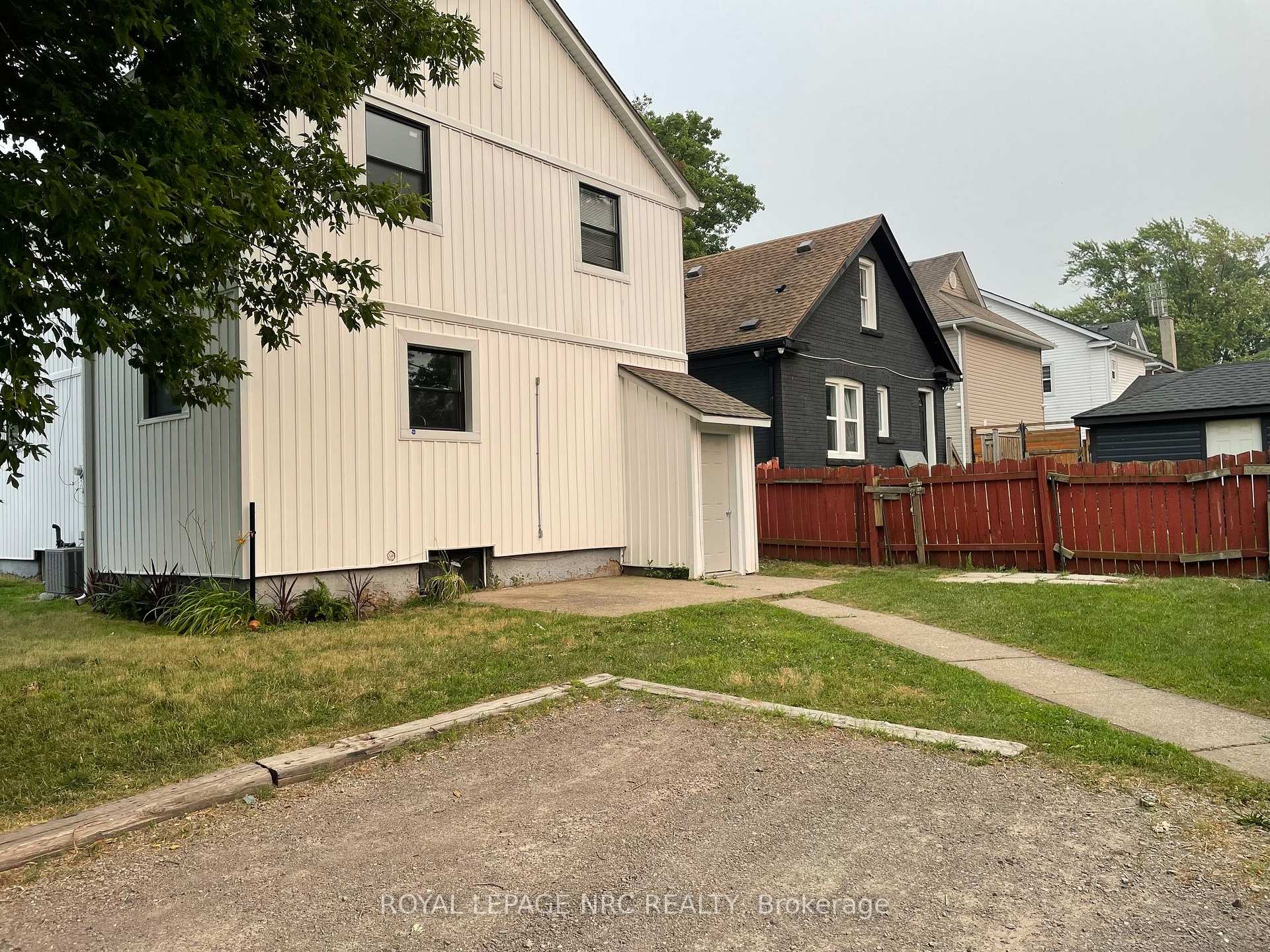 Photo 2 of 5751 Leonard Avenue, Niagara Falls, Hospital — HOMEH