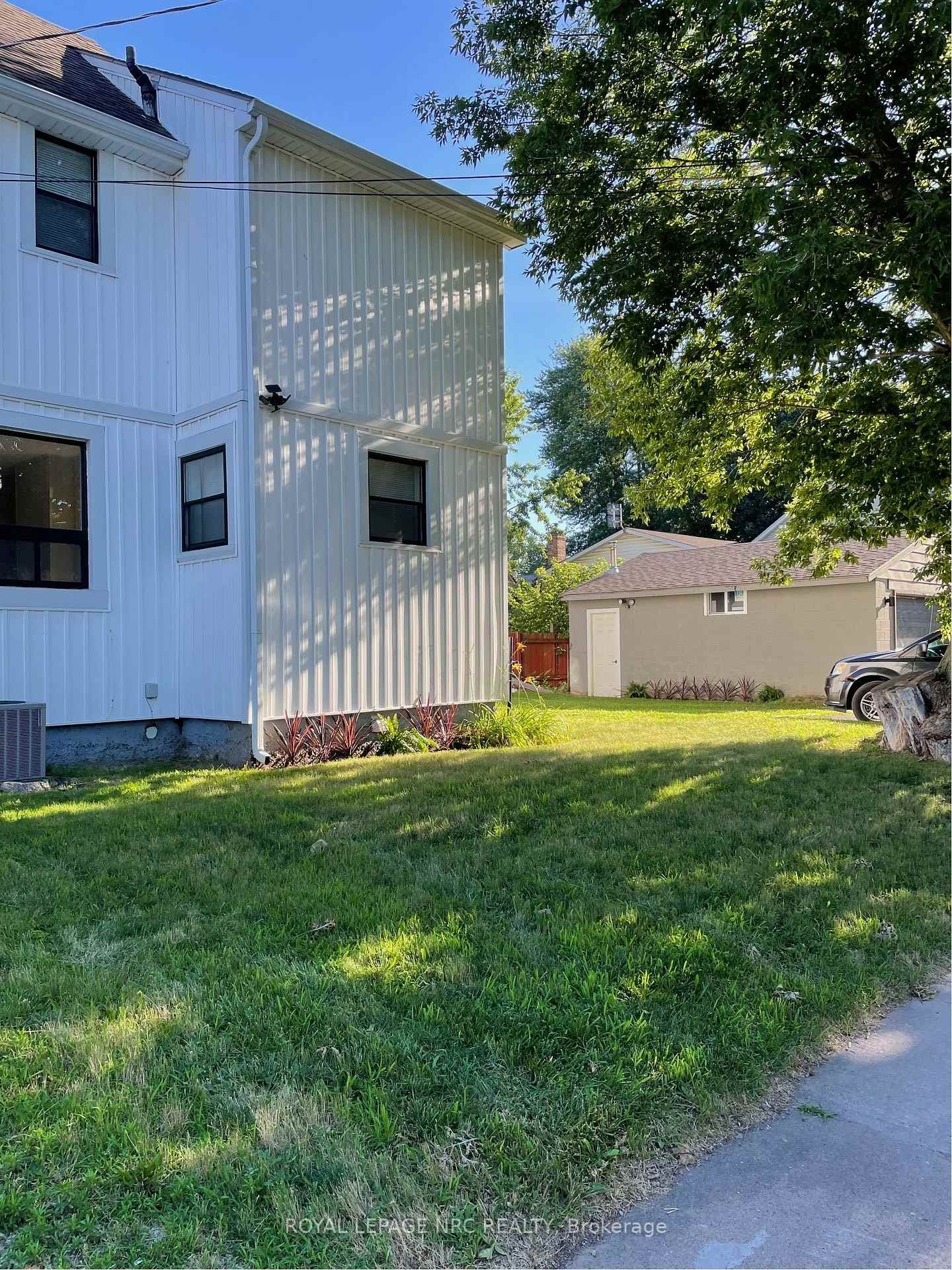 Photo 3 of 5751 Leonard Avenue, Niagara Falls, Hospital — HOMEH