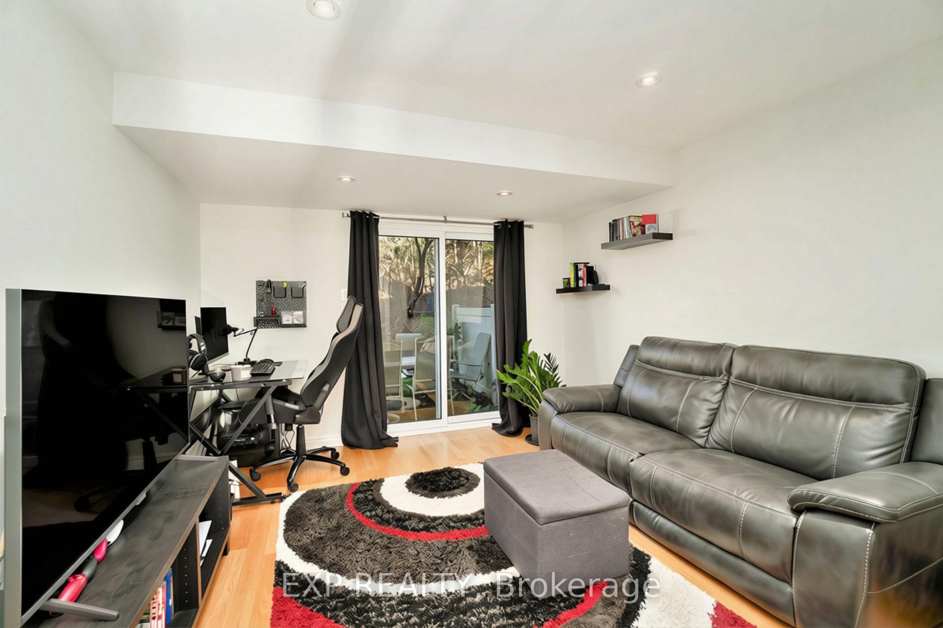 Photo 4 of 6667 Bilberry Drive, Ottawa, Convent Glen North — HOMEH