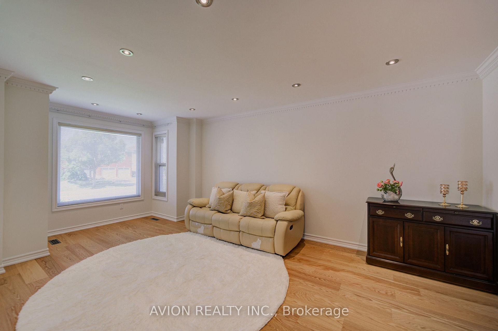 Photo 7 of 203 Valleymede Drive, Richmond Hill, Doncrest — HOMEH