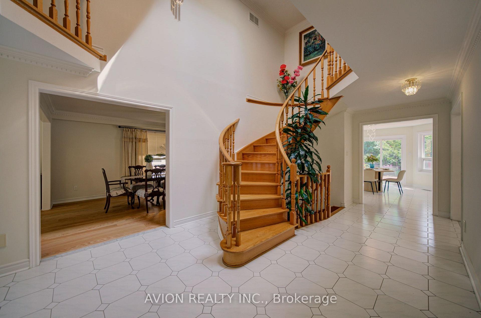 Photo 4 of 203 Valleymede Drive, Richmond Hill, Doncrest — HOMEH
