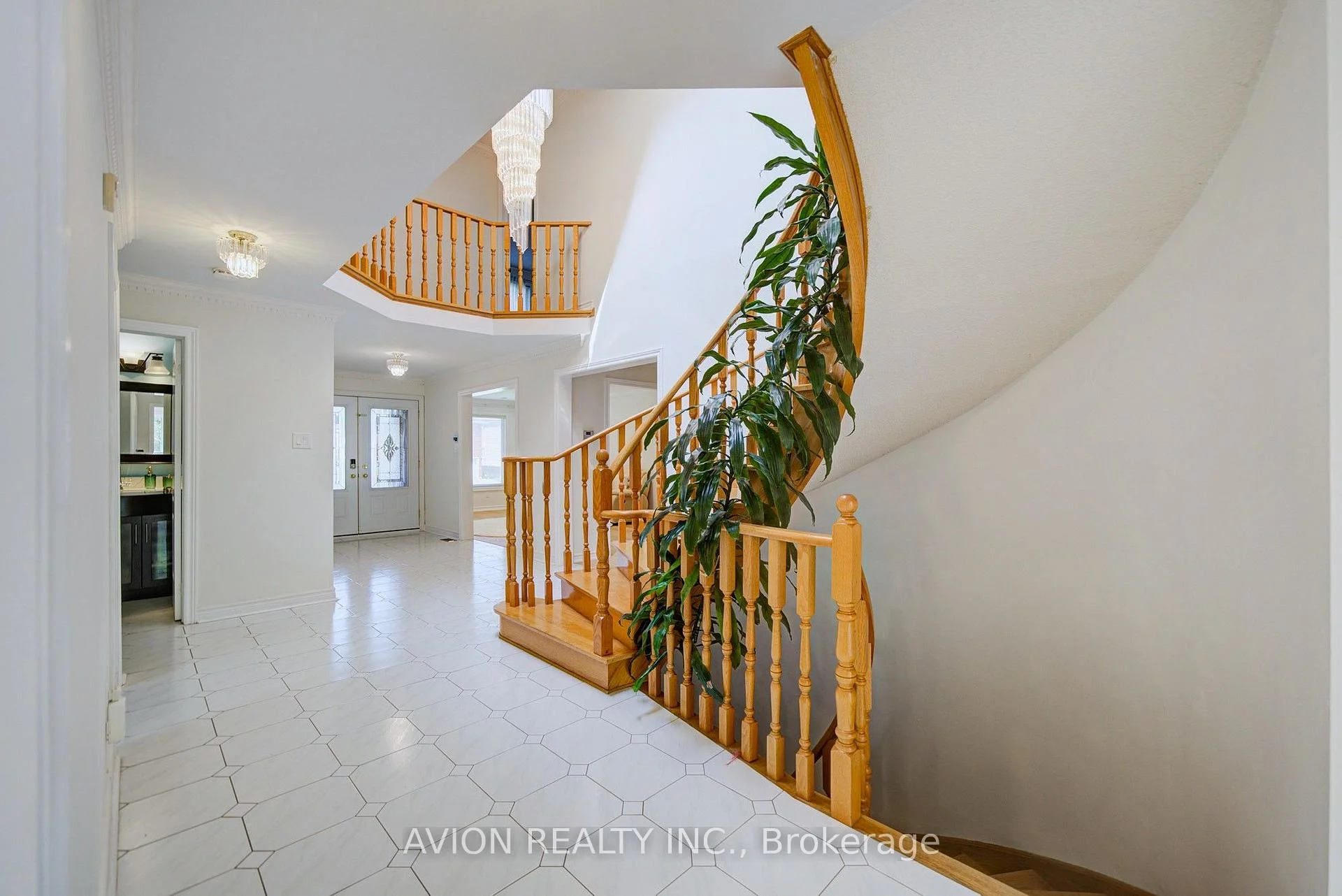 Photo 3 of 203 Valleymede Drive, Richmond Hill, Doncrest — HOMEH