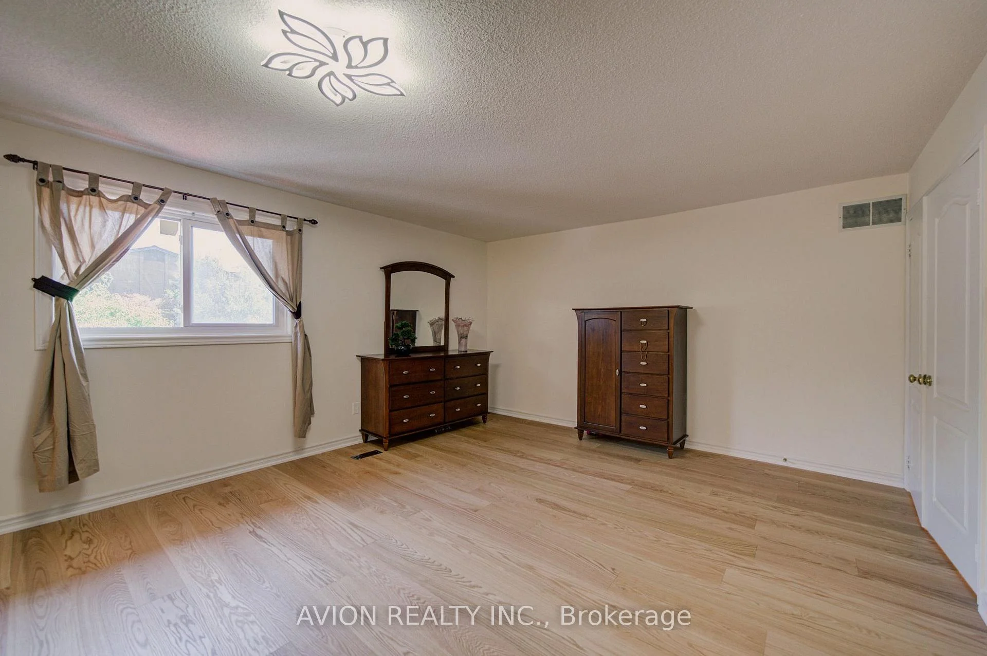 Photo 23 of 203 Valleymede Drive, Richmond Hill, Doncrest — HOMEH