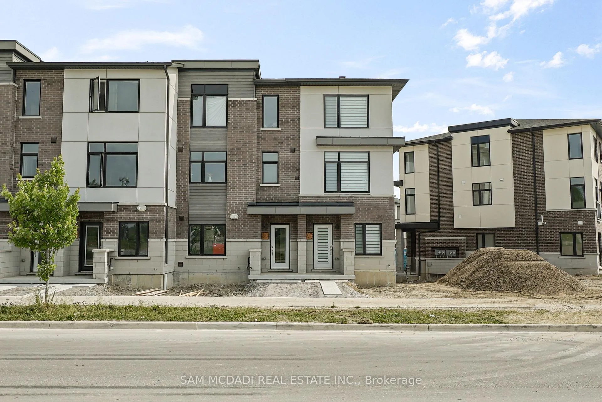 Photo 1 of Unit 601, 1695 Dersan Street, Pickering, Duffin Heights — HOMEH