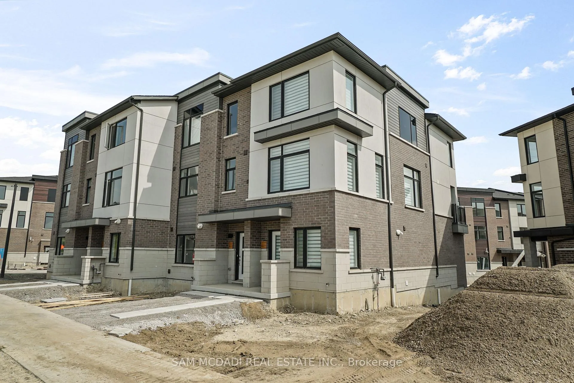 Photo 35 of Unit 601, 1695 Dersan Street, Pickering, Duffin Heights — HOMEH