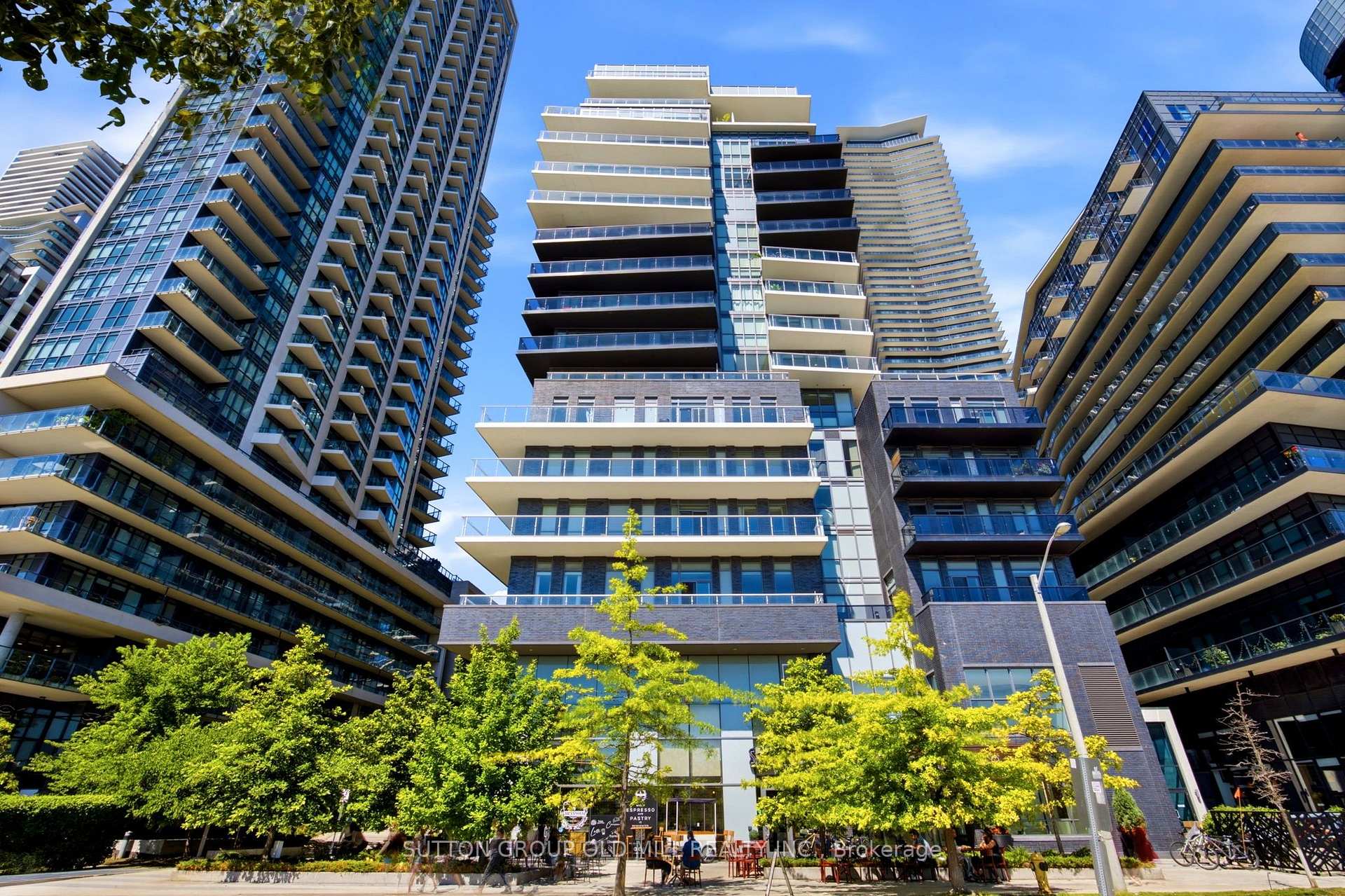 Photo 2 of Unit LPH04, 110 Marine Parade Drive, Etobicoke, Mimico — HOMEH