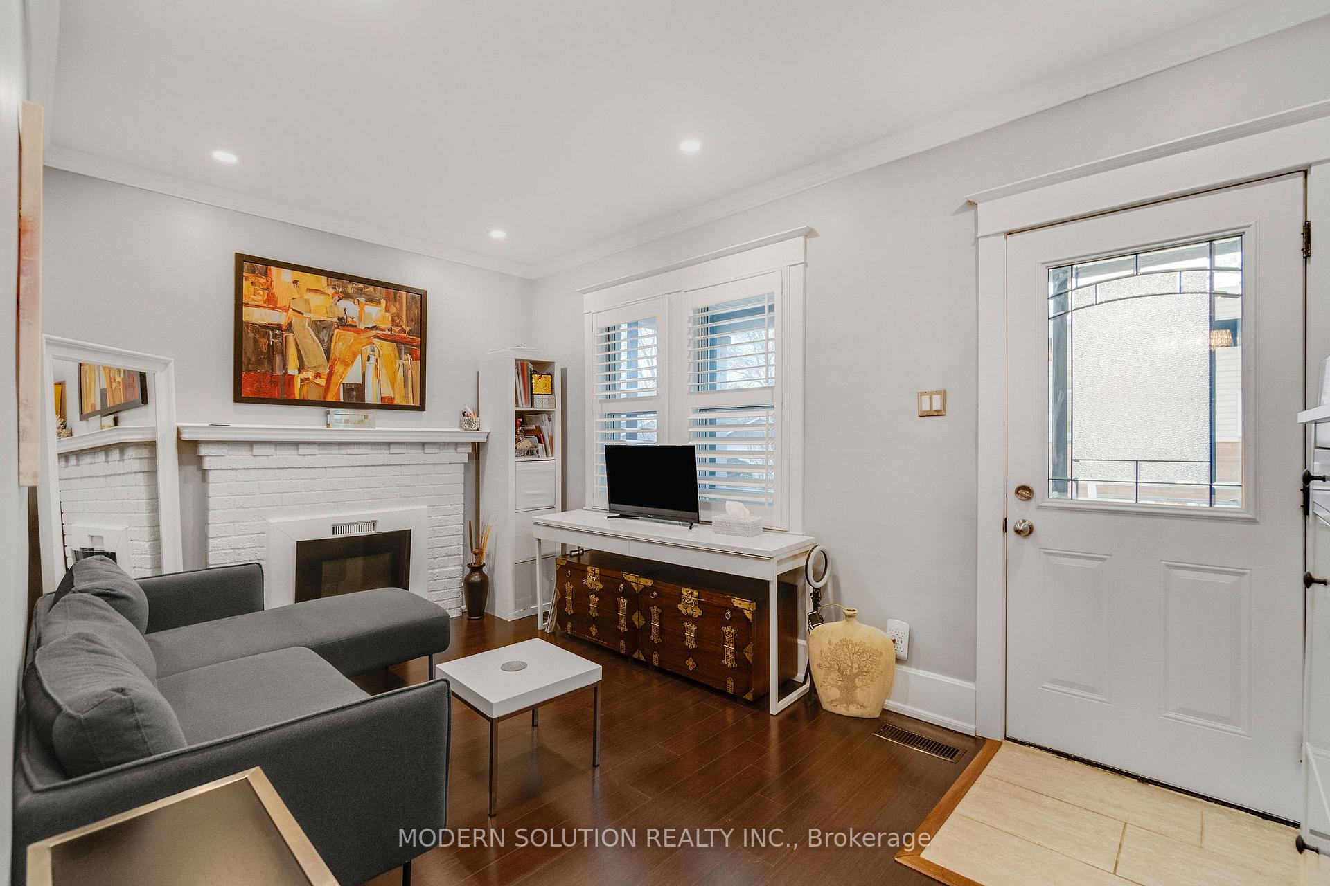 Photo 8 of 741 Milverton Boulevard, Toronto, Woodbine-Lumsden — HOMEH