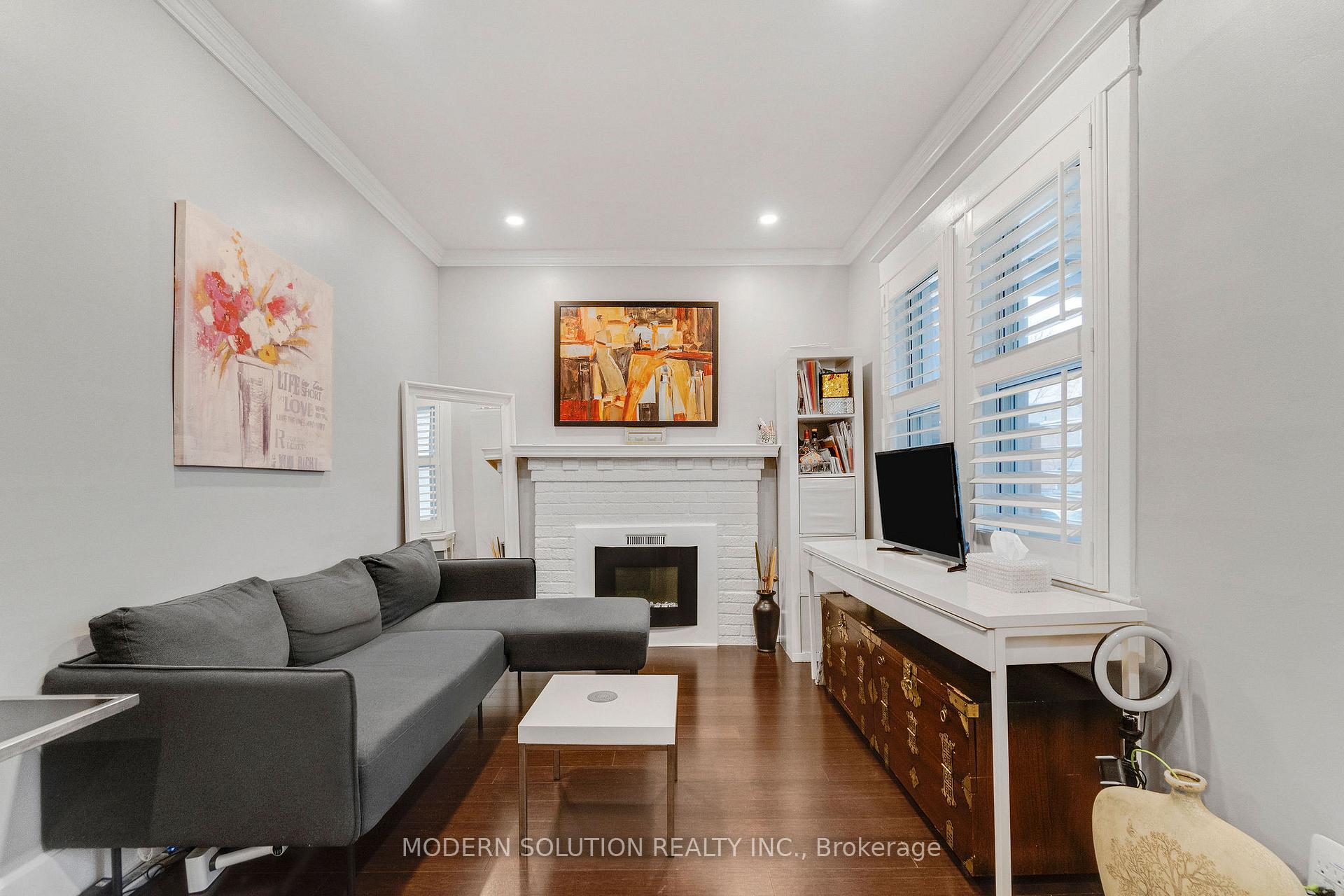 Photo 9 of 741 Milverton Boulevard, Toronto, Woodbine-Lumsden — HOMEH