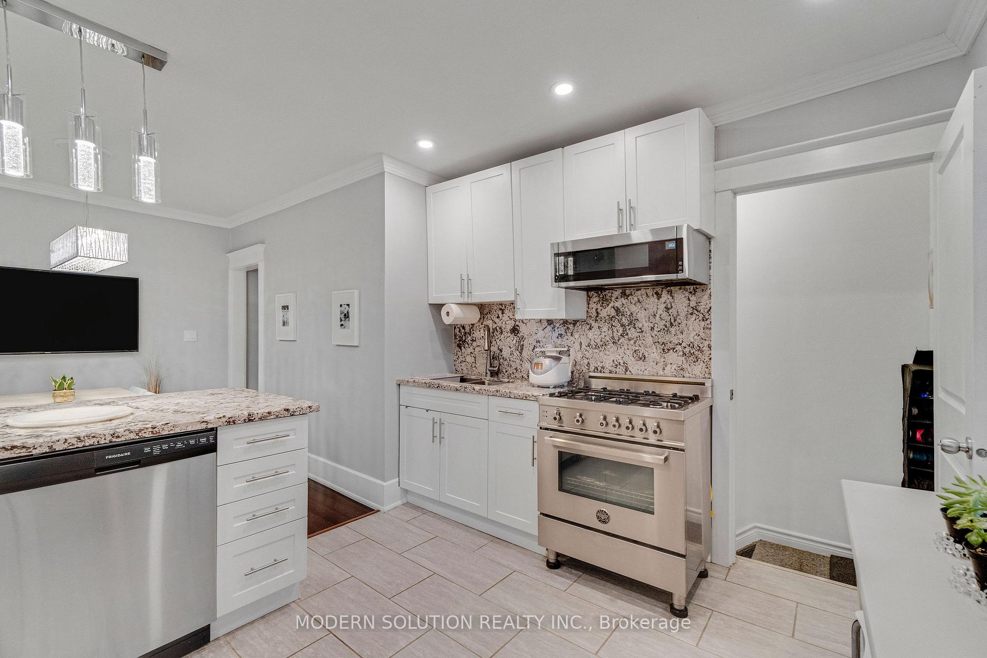 Photo 15 of 741 Milverton Boulevard, Toronto, Woodbine-Lumsden — HOMEH