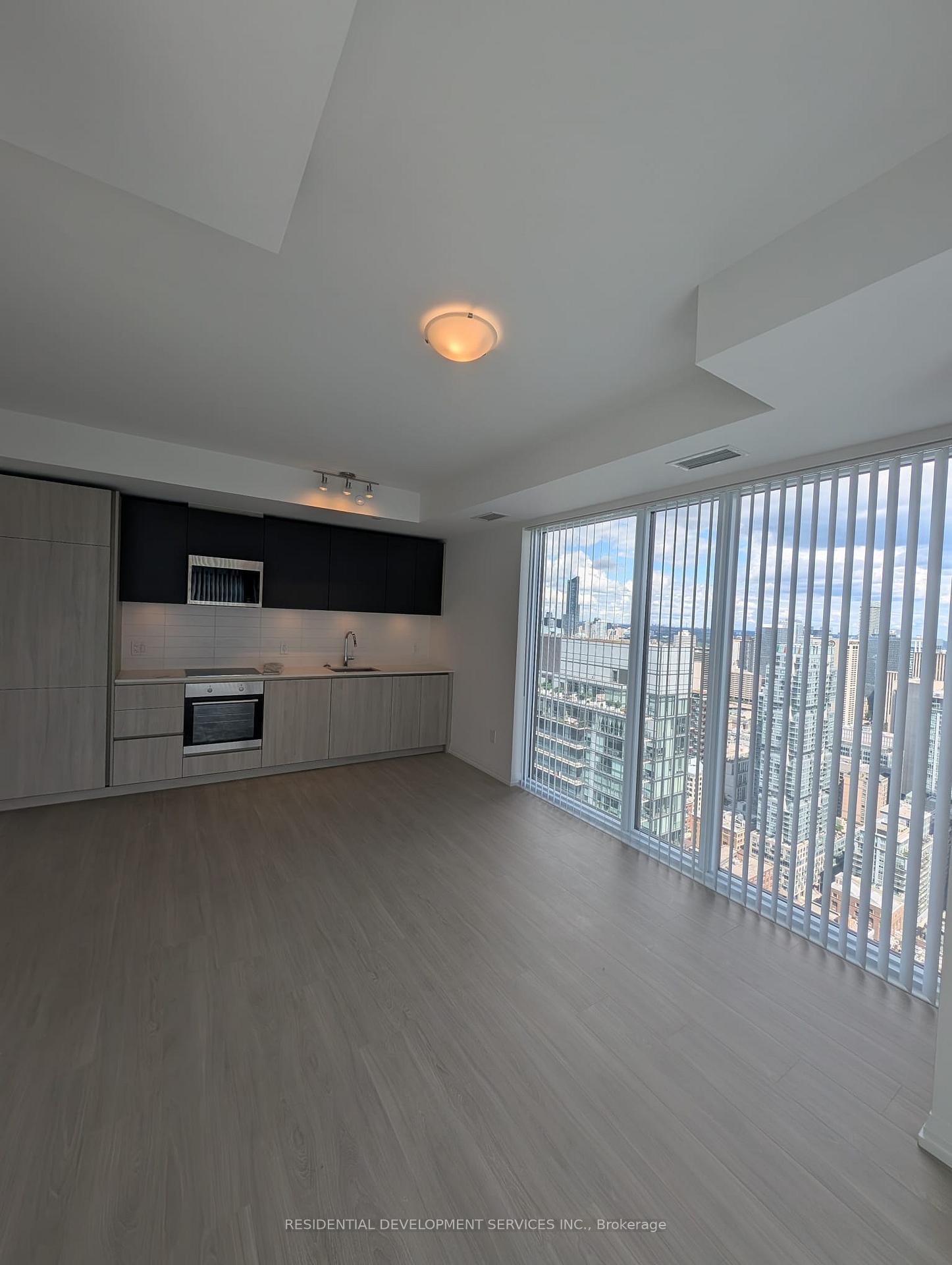 Photo 3 of Unit LPH29, 28 Widmer Street, Toronto, Waterfront Communities — HOMEH